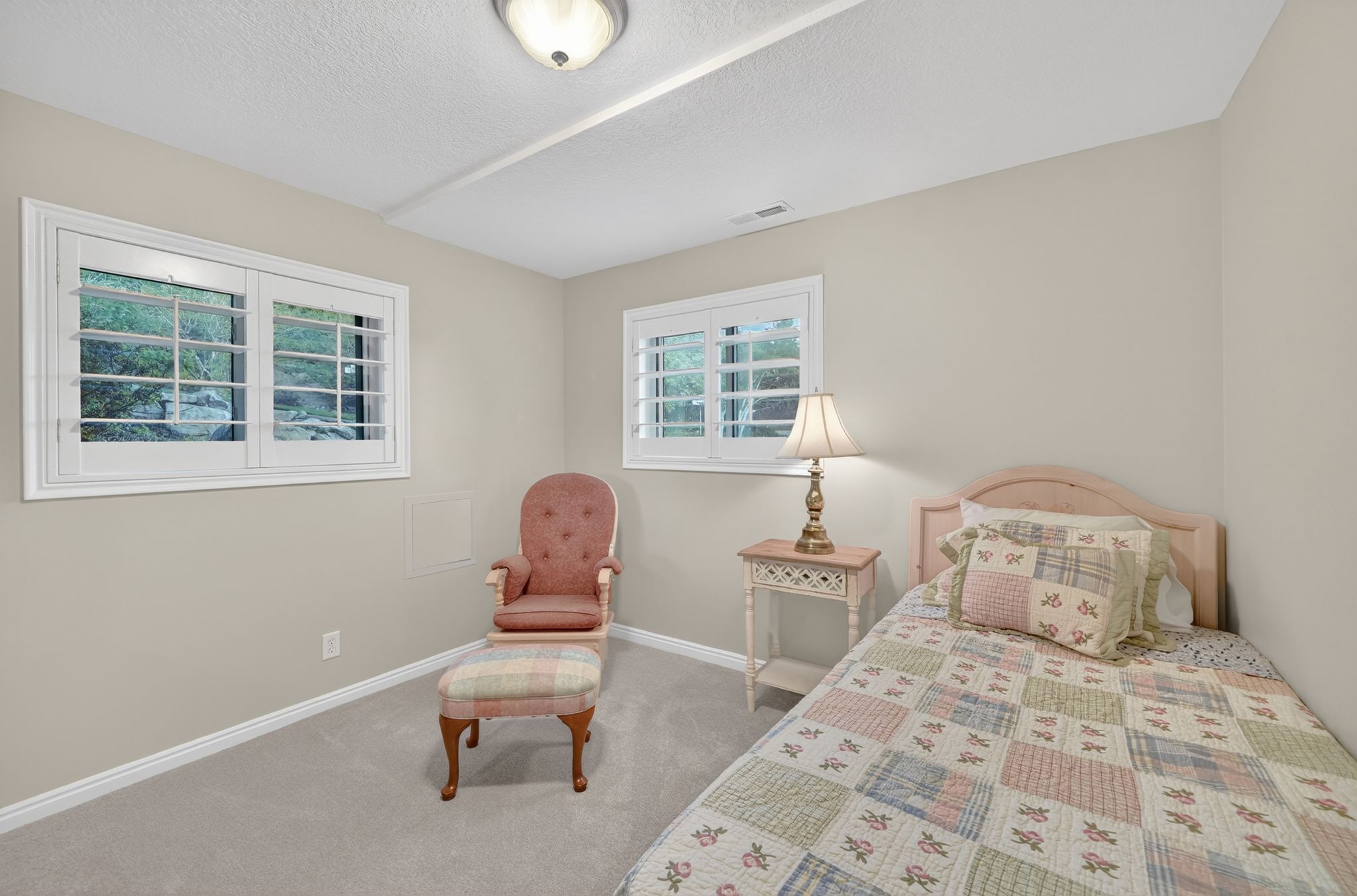 Bedroom does not have a closet