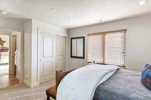 Plush carpet flooring complements light-toned walls