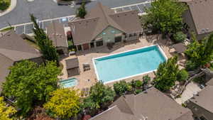 Sparkling pool, separate hot tub, pergola shading, lounge areas, and a well-appointed clubhouse. This amenity package does not disappoint.