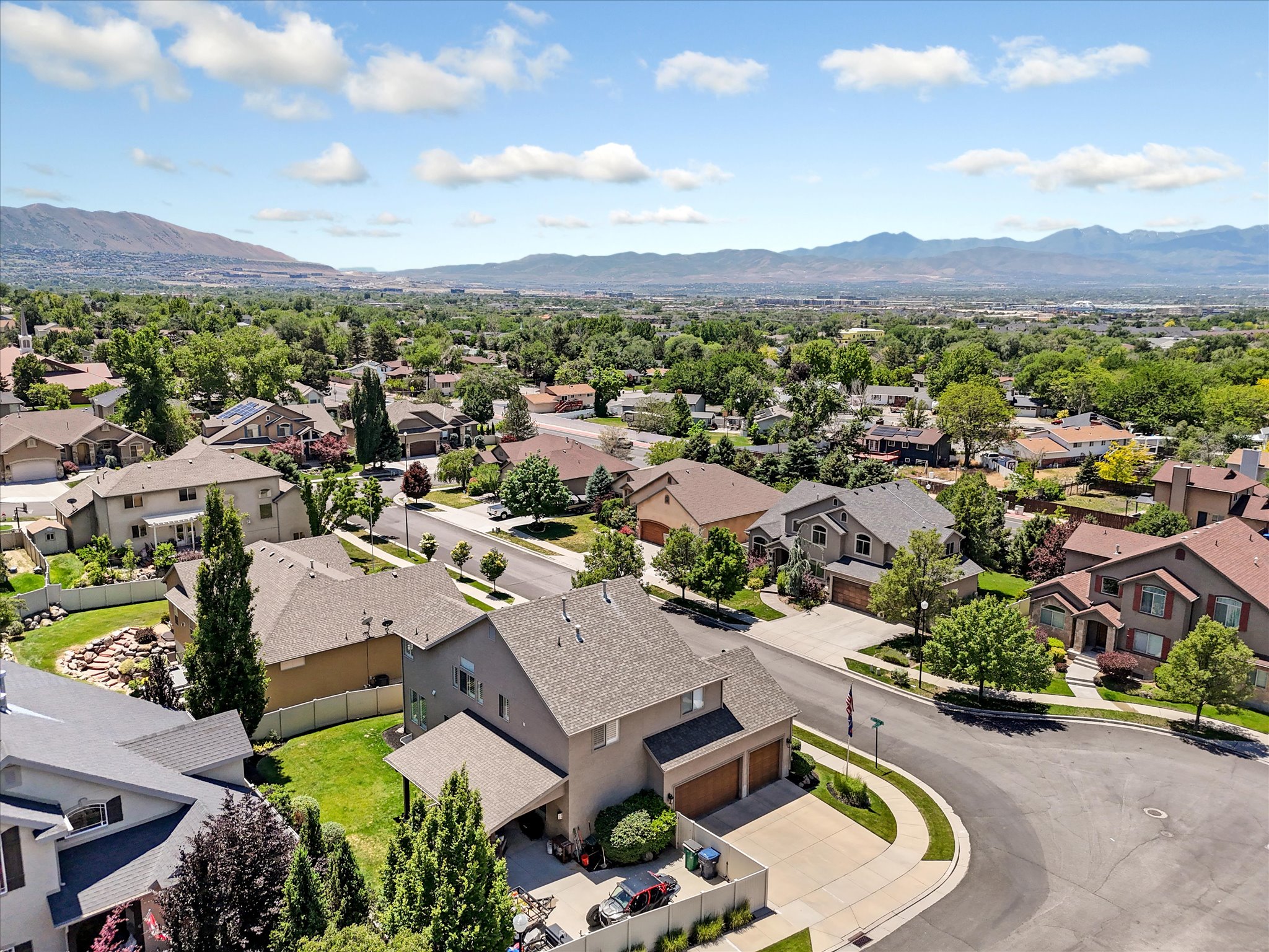 Residential neighborhood featuring a cul-de-sac and mountain backdrop