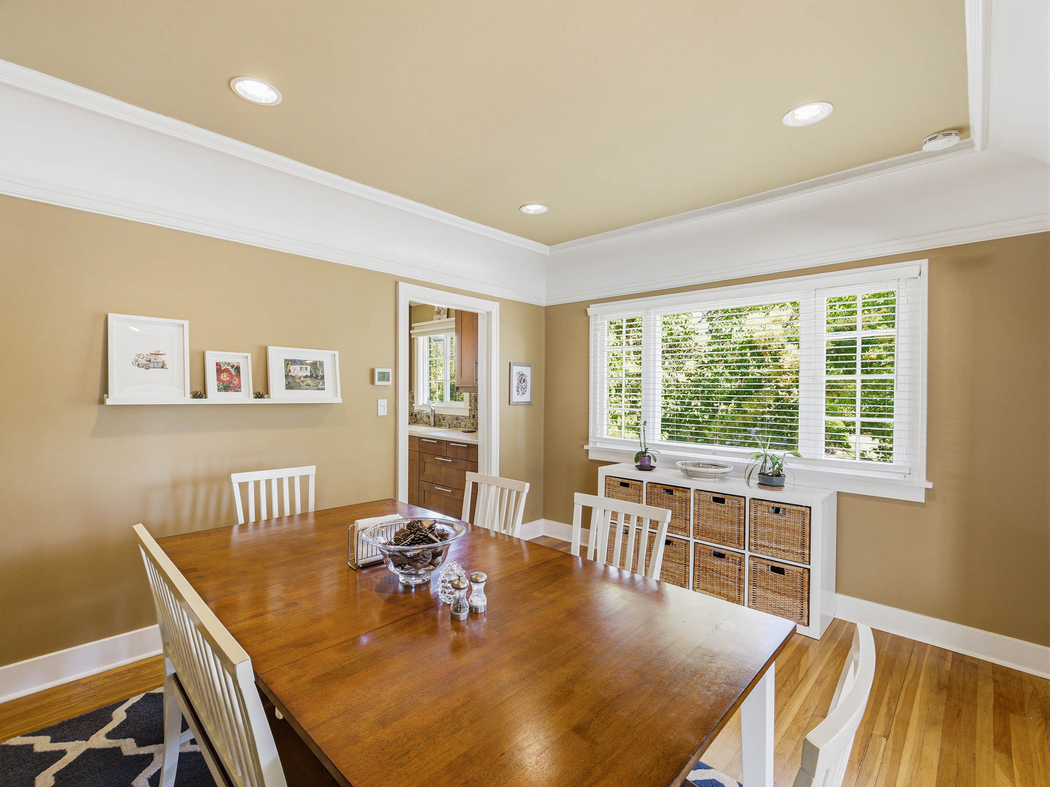 Dining area with wood-finish flooring, recessed lighting, and crown molding