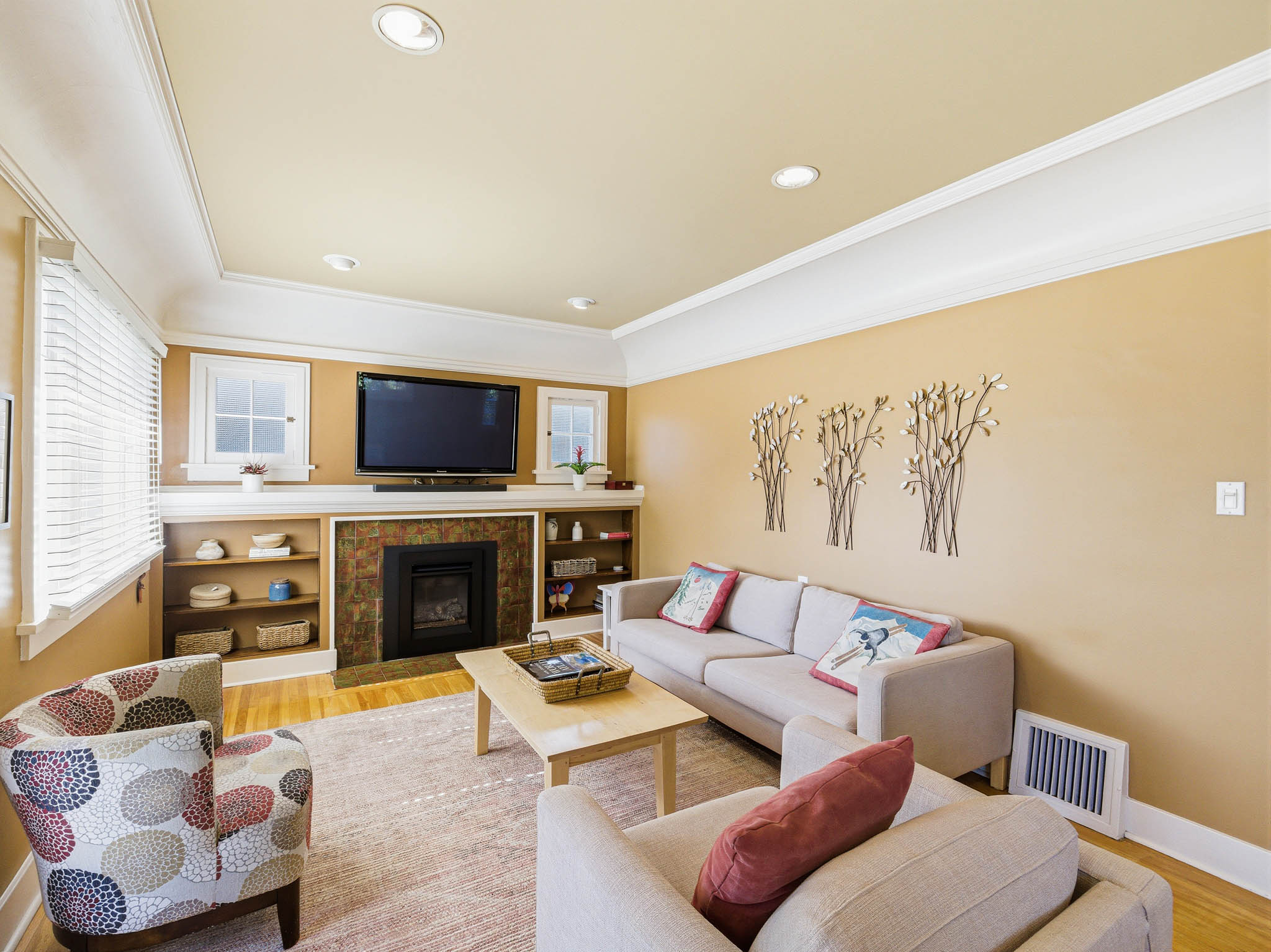 Living area featuring recessed lighting, crown molding, and wood-finish flooring