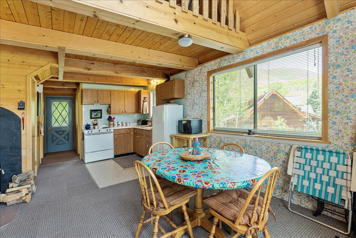 Kitchen - eating area