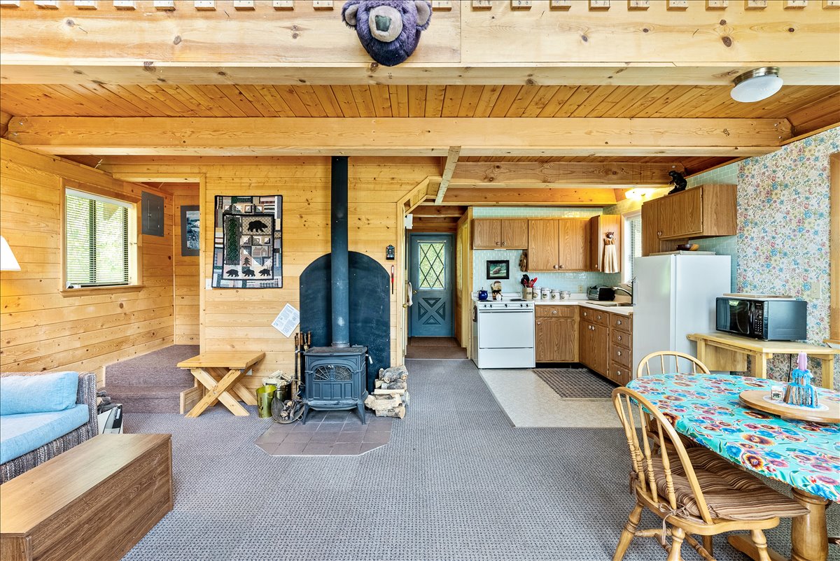 Living / kitchen area