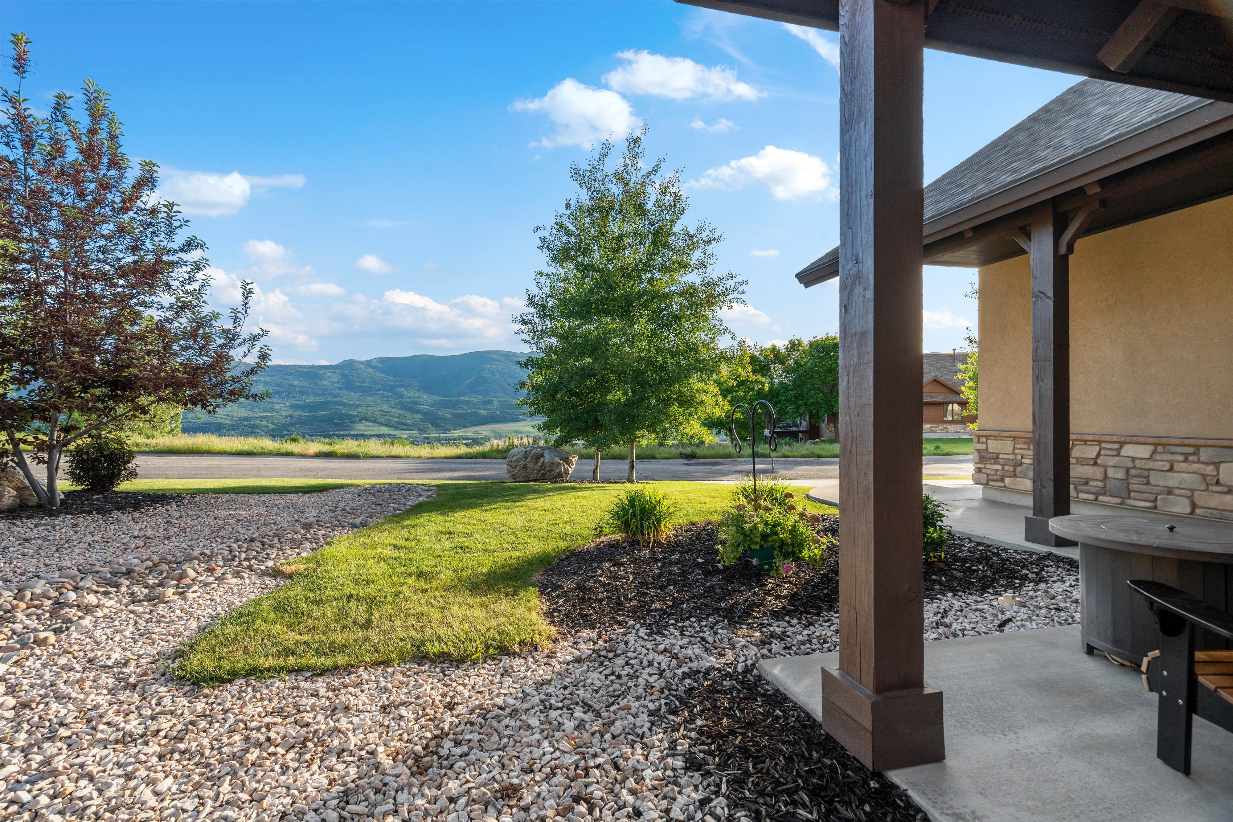 Covered patio with a concrete slab and robust wood columns