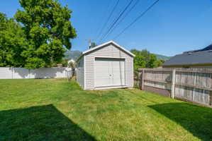 Detached 12x18 shed/shop