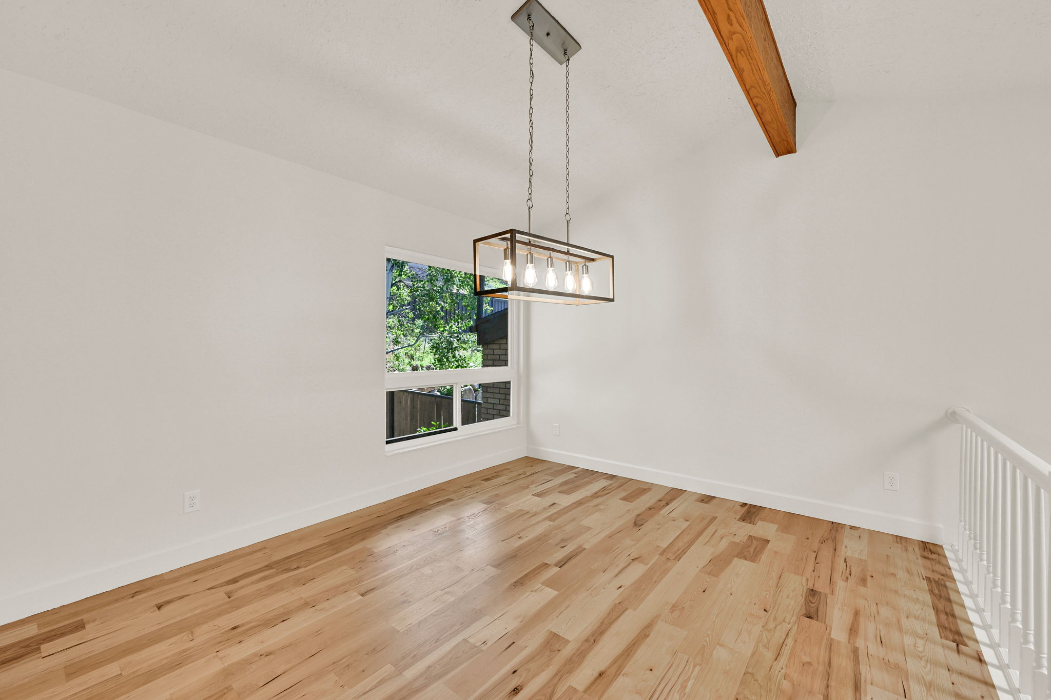 Vaulted ceiling featuring a prominent wood beam