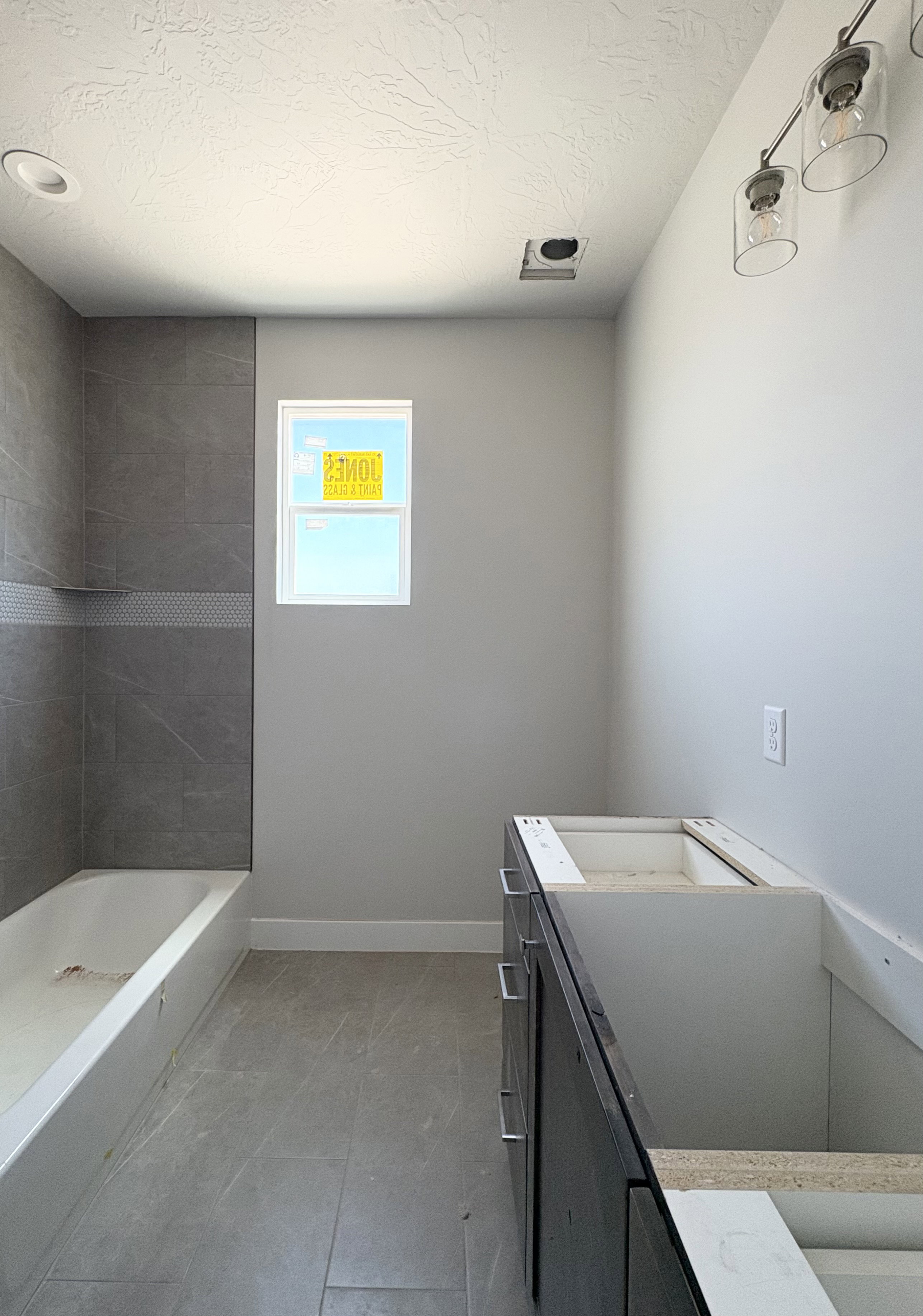 2nd floor hall bath