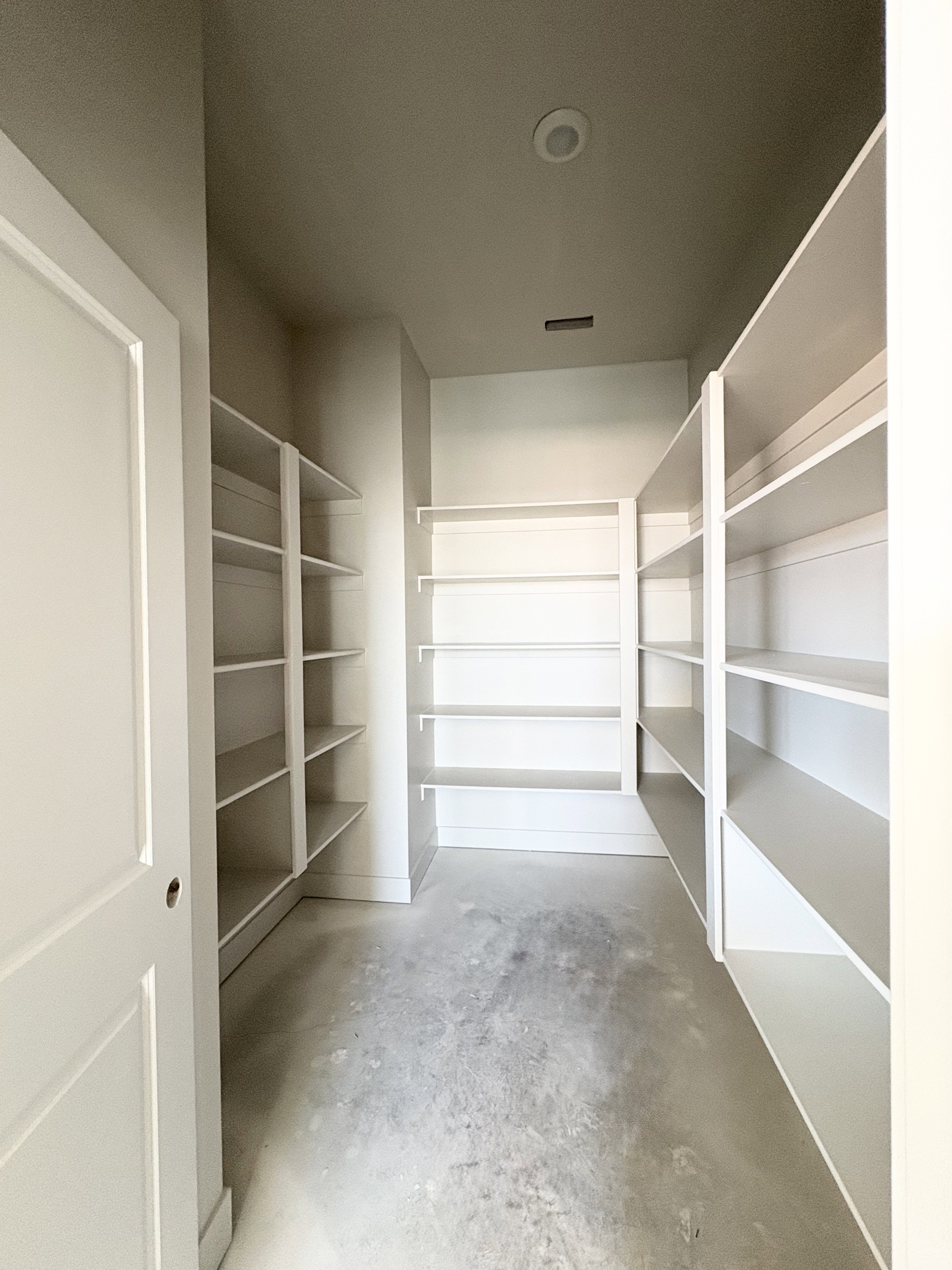Walk in pantry