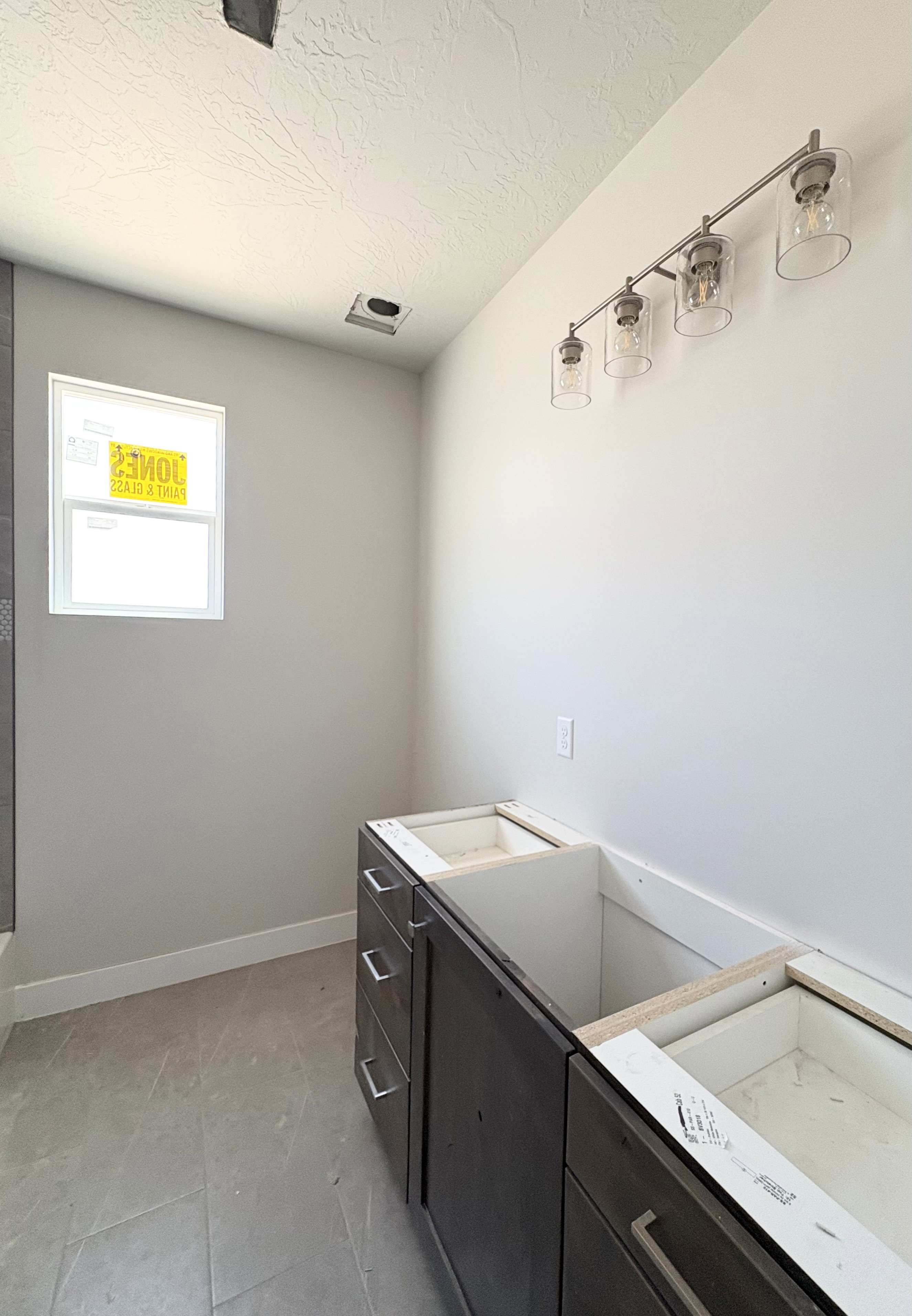 2nd floor hall bath