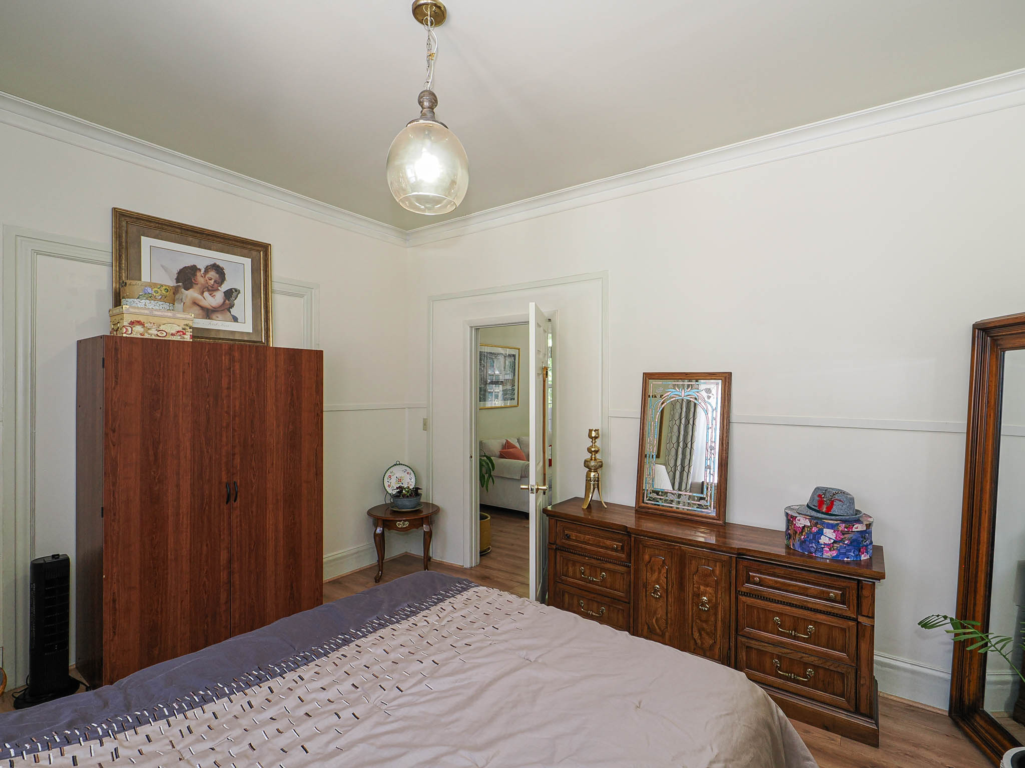 Crown molding details