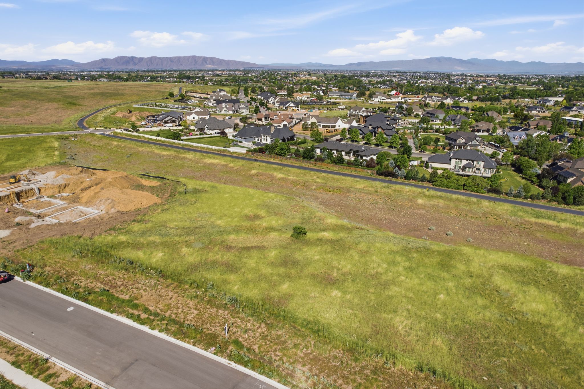 Expansive undeveloped lot presenting opportunities for new construction, bordered by established residential properties