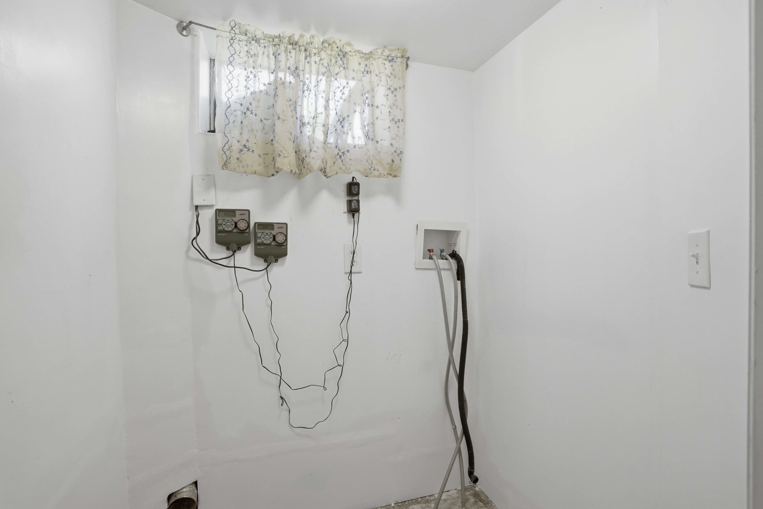 Dedicated utility space featuring washer/dryer hookups