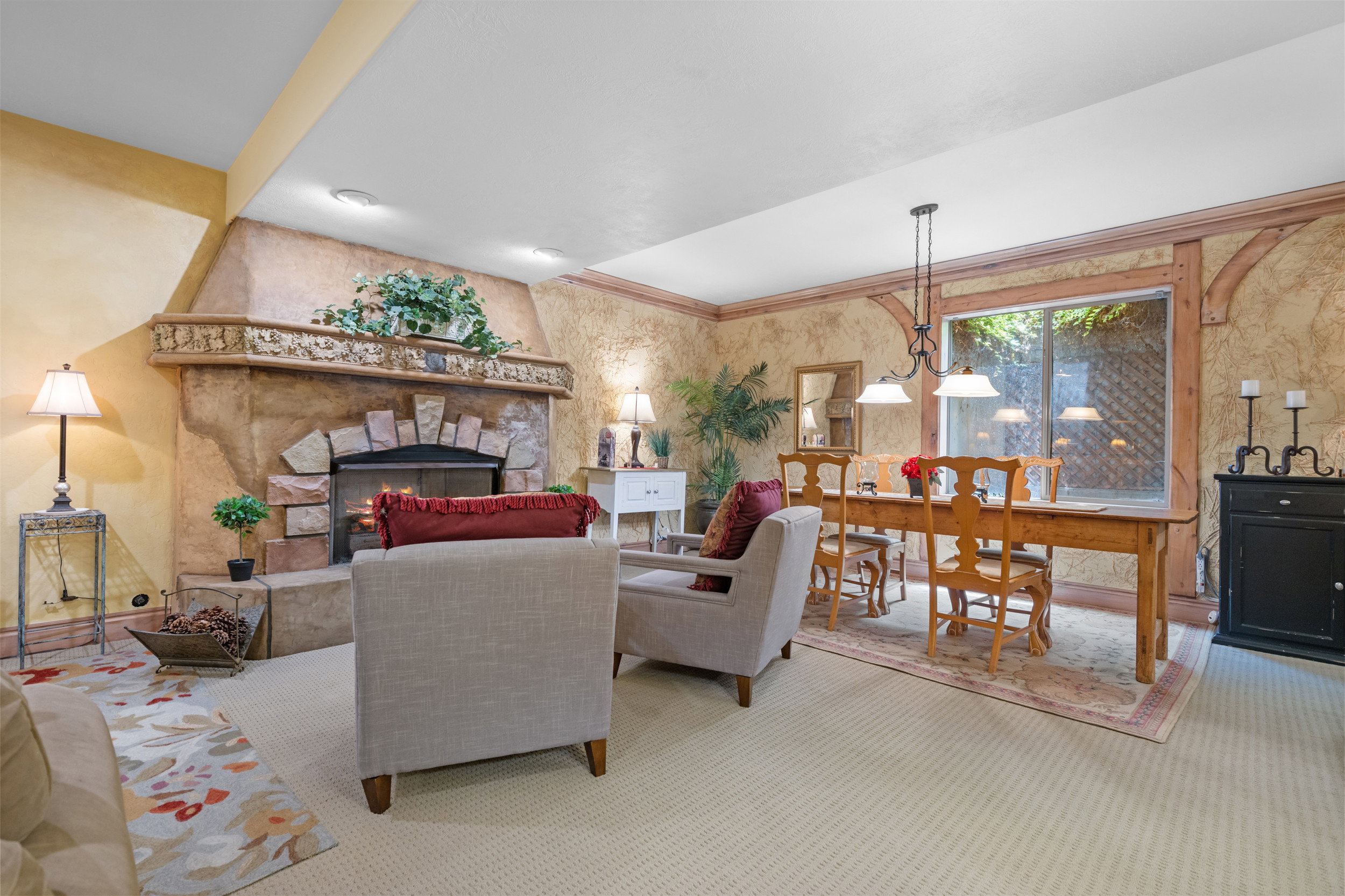 Fireplace, Living/Dining Area