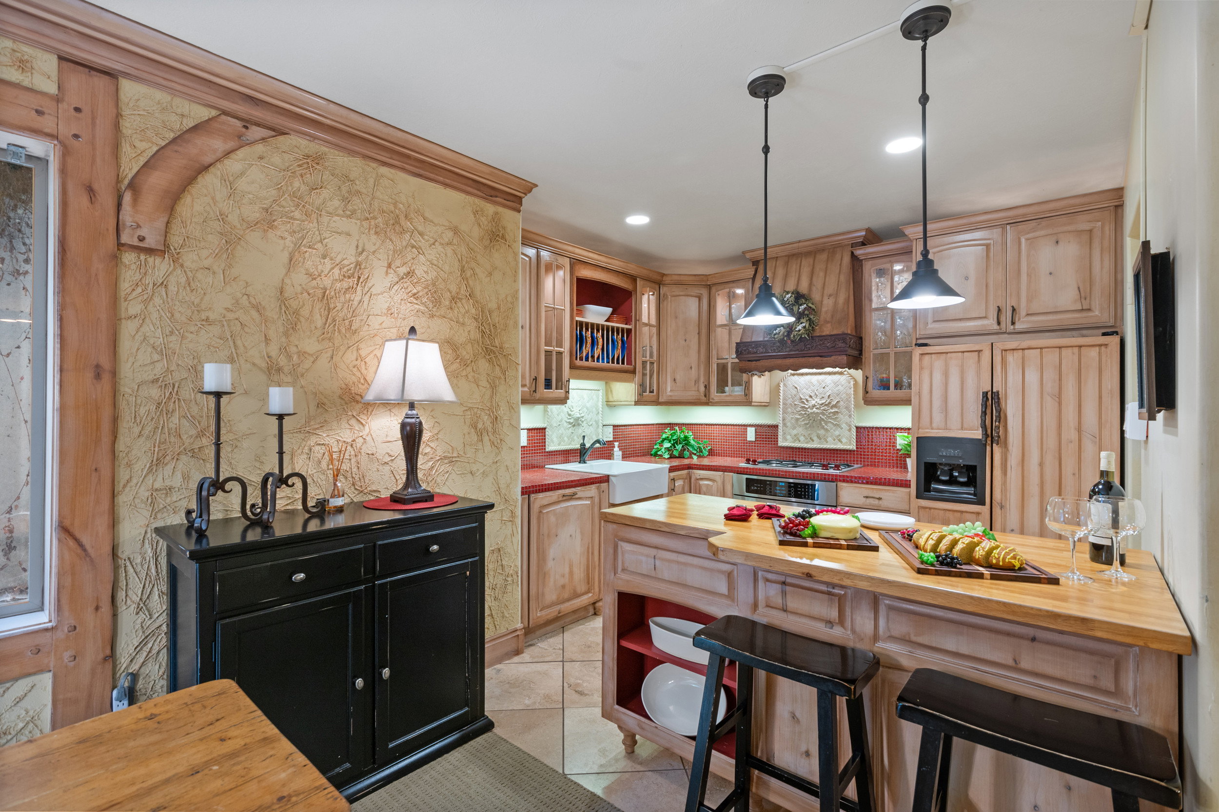 Kitchen and Snack Bar