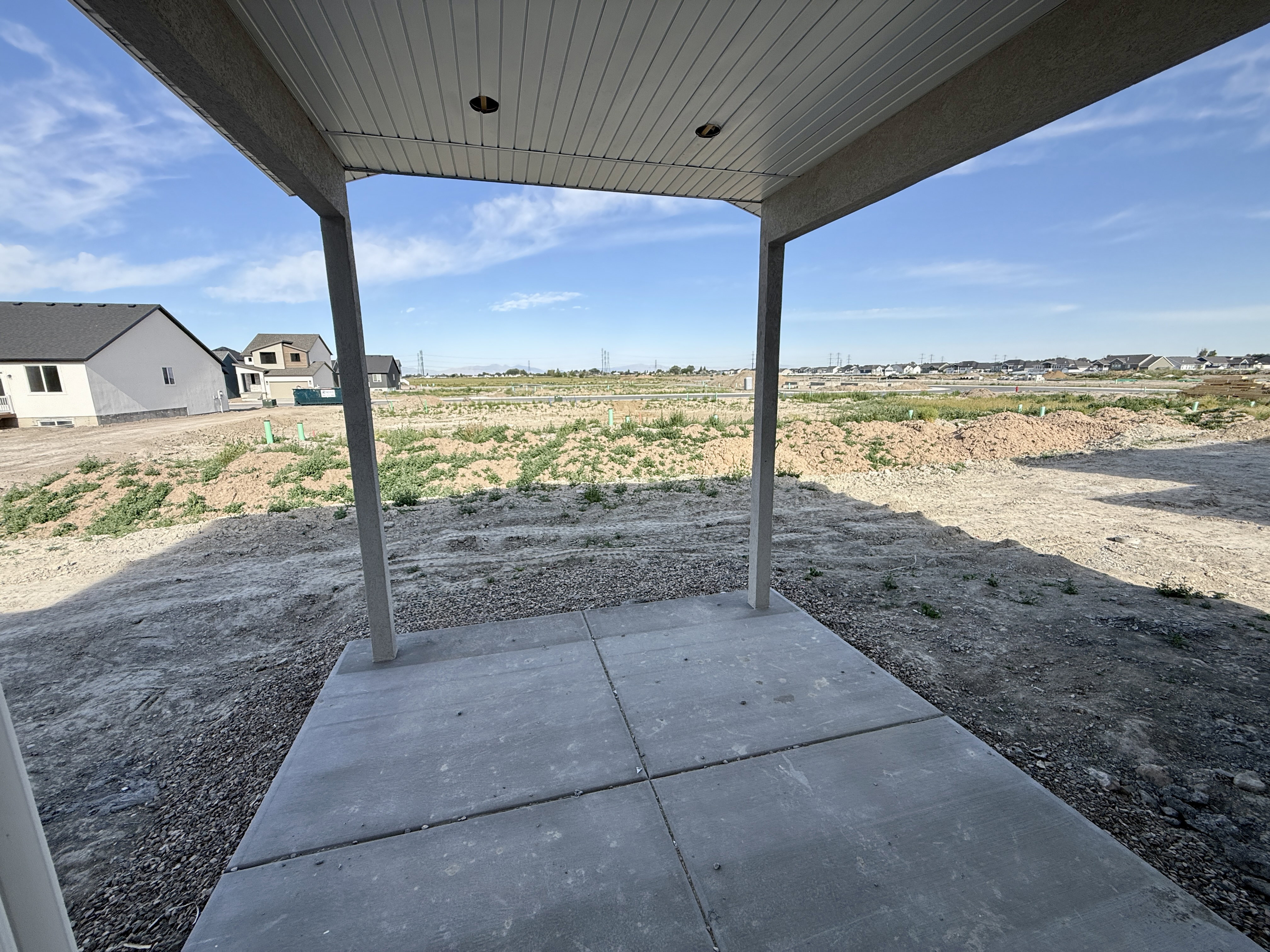 Covered patio featuring a concrete slab and overhead lighting
