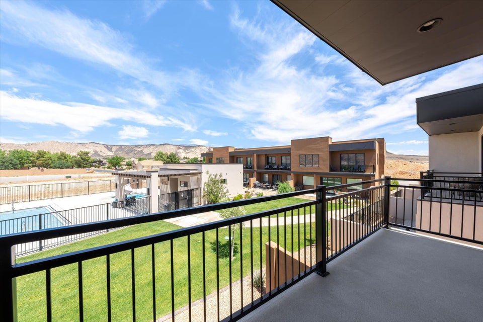 Private balcony featuring a black metal railing and concrete flooring