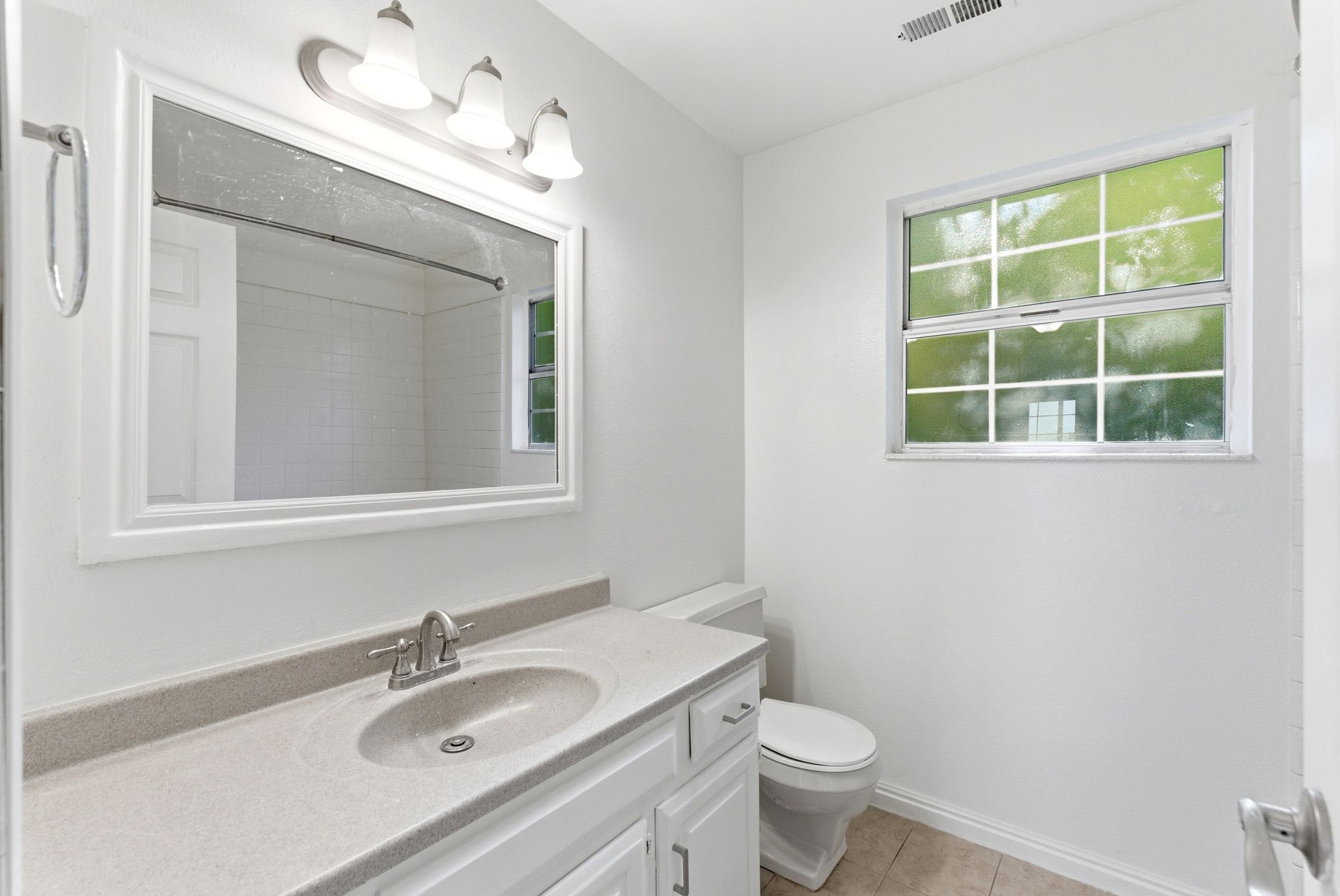 Upper level full bathroom