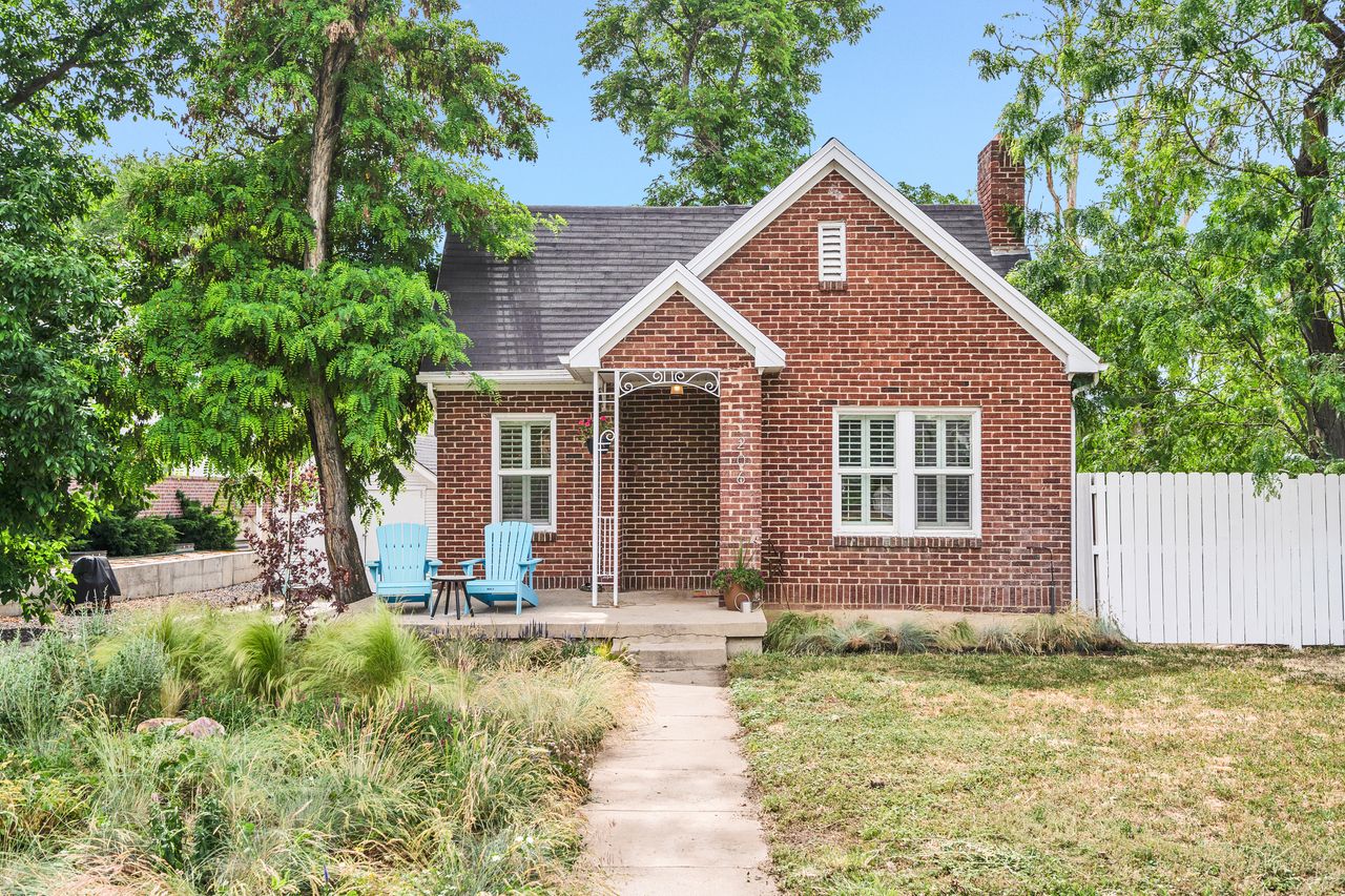 Front View of Home.