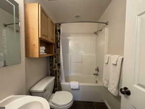 Main floor full bathroom
