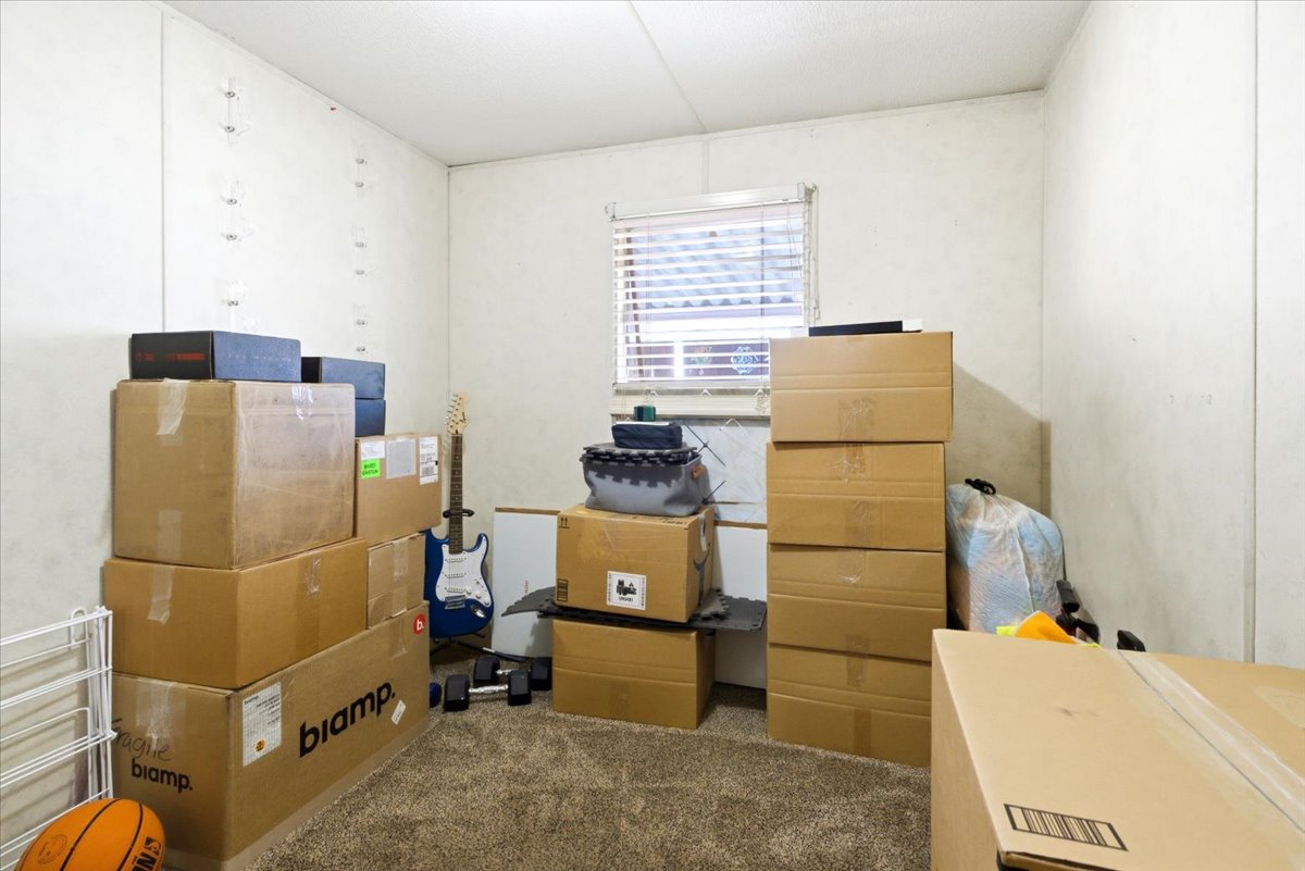 Bedroom with carpet