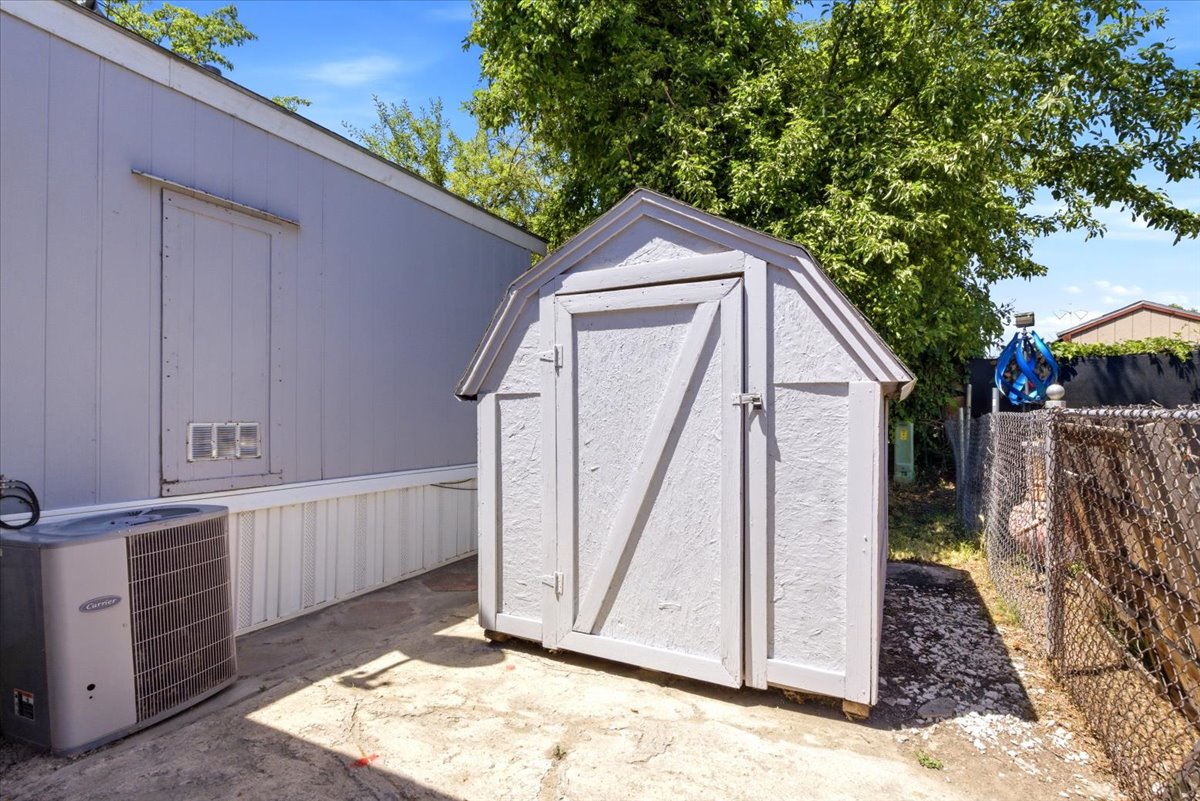 Detached storage shed with gabled roof