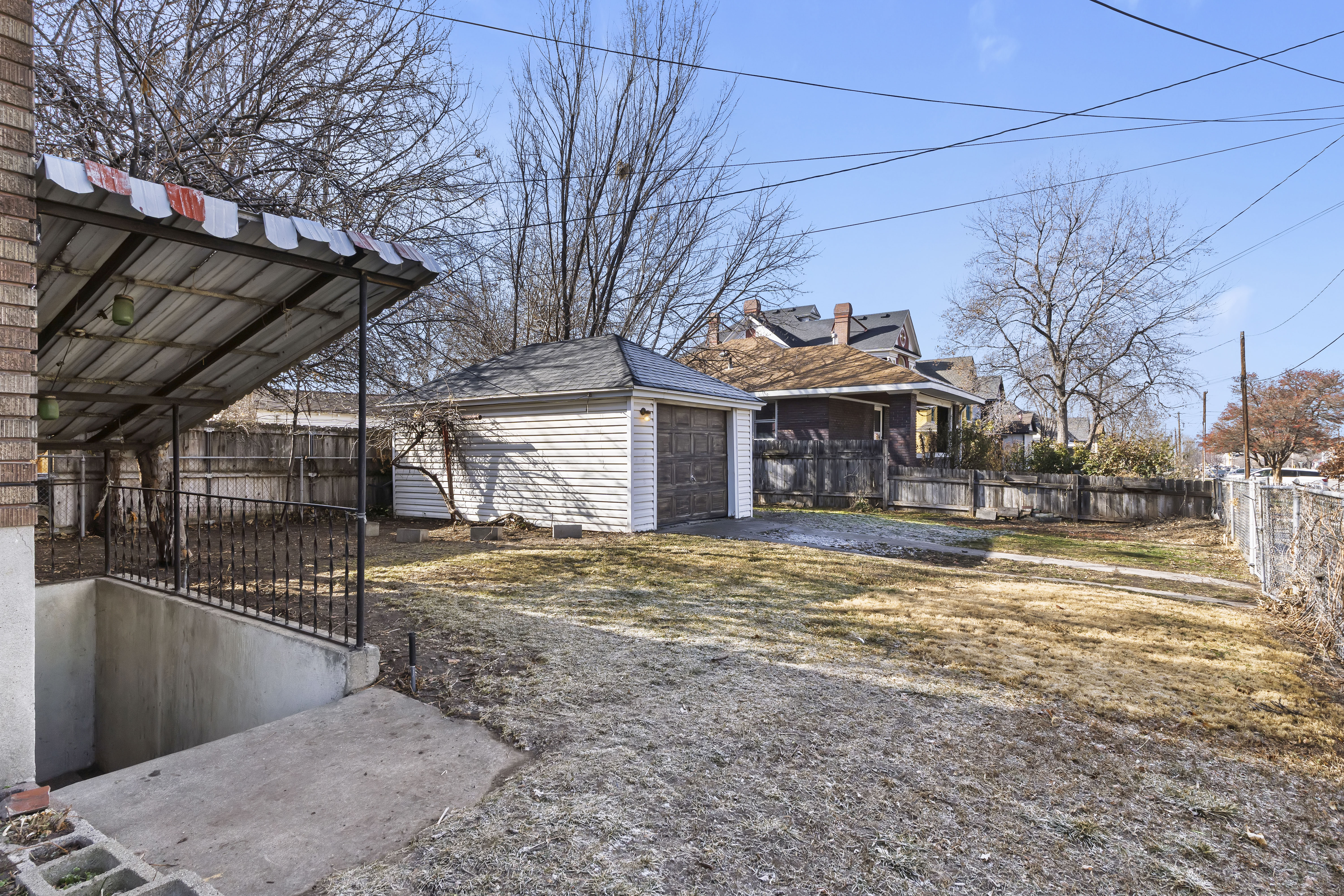 Detached garage with horizontal siding