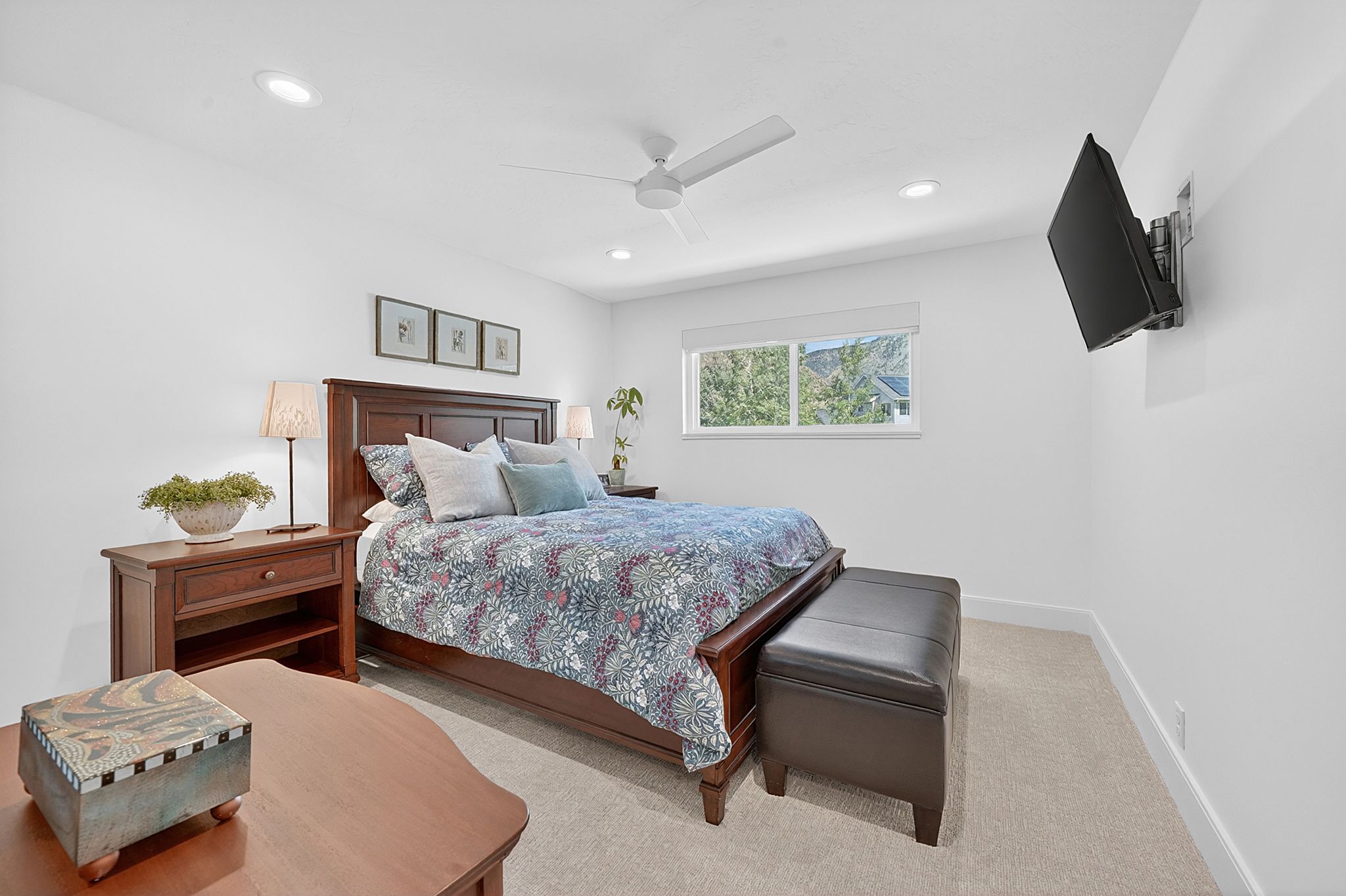 Upstairs 2nd bedroom