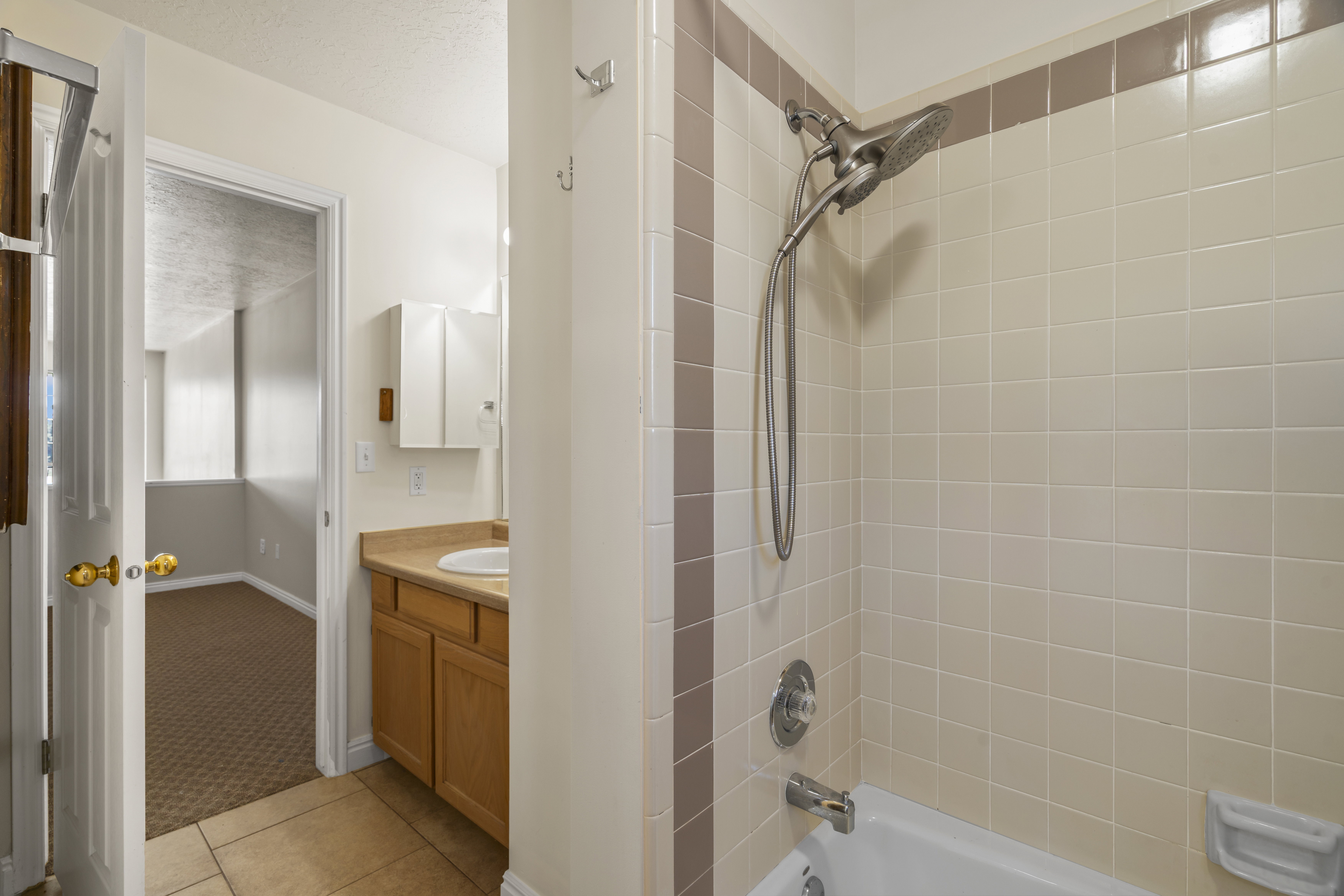 Jack and jill Bathroom 3