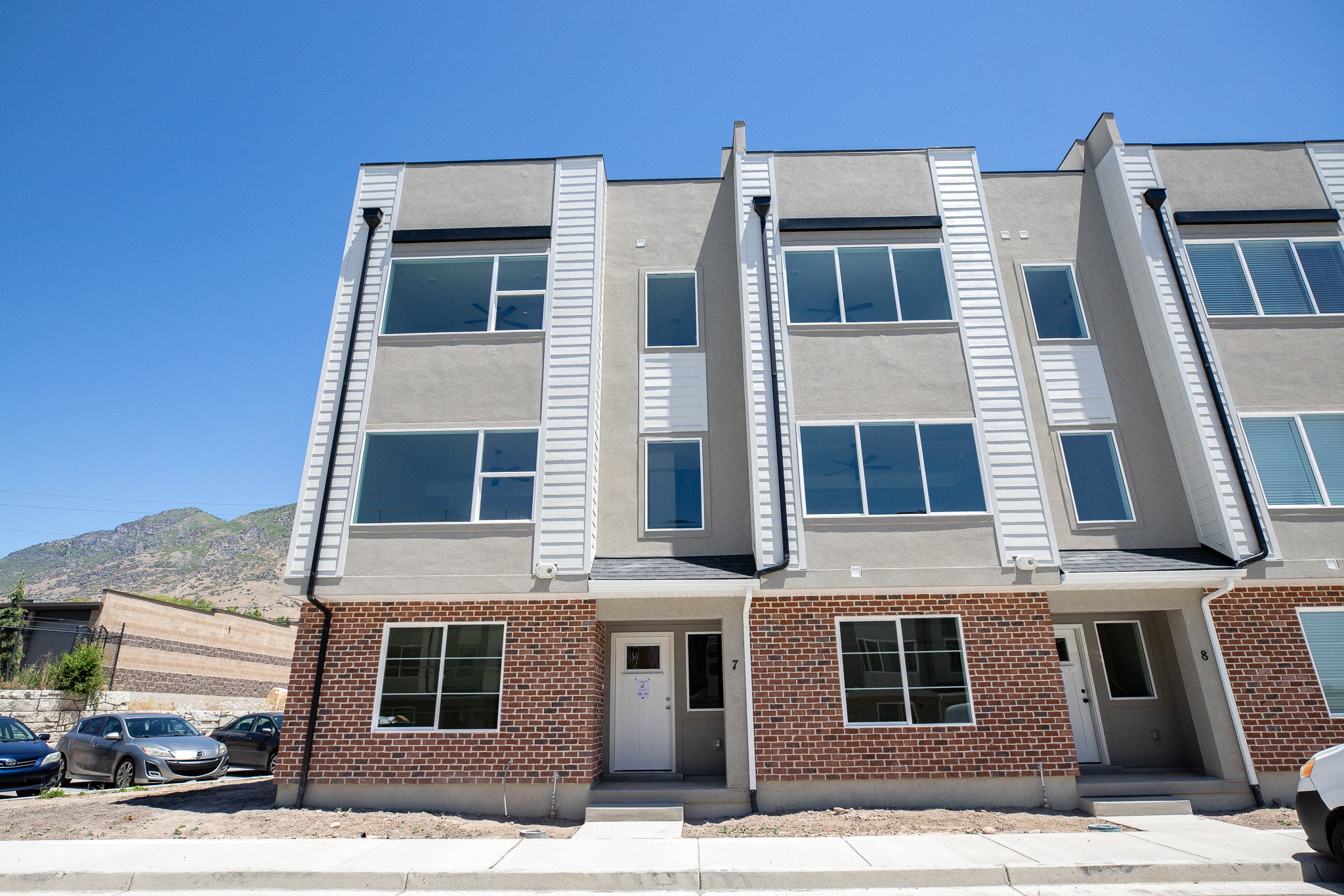 Front of the end unit townhome