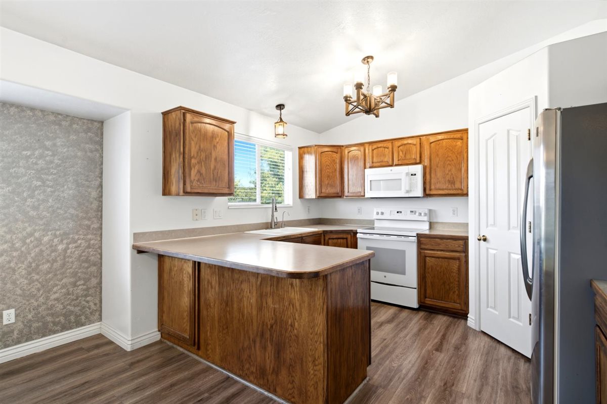 Kitchen/Dining Area