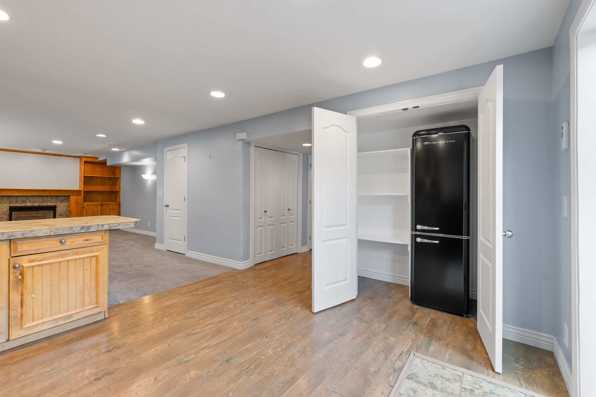 Larger fridge and pantry space
