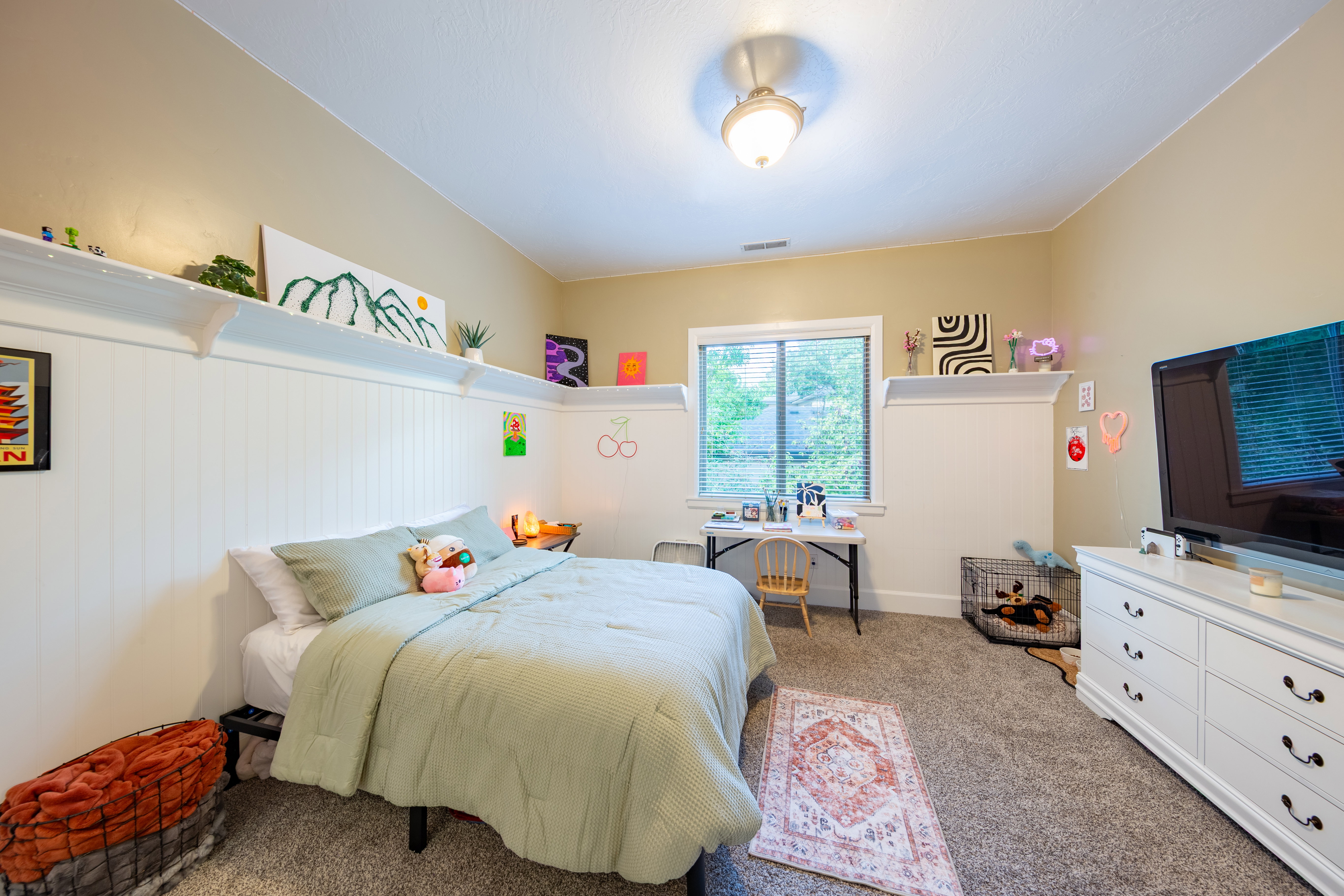 Spacious room featuring neutral carpeting, a dual window, and a built-in ceiling light fixture
