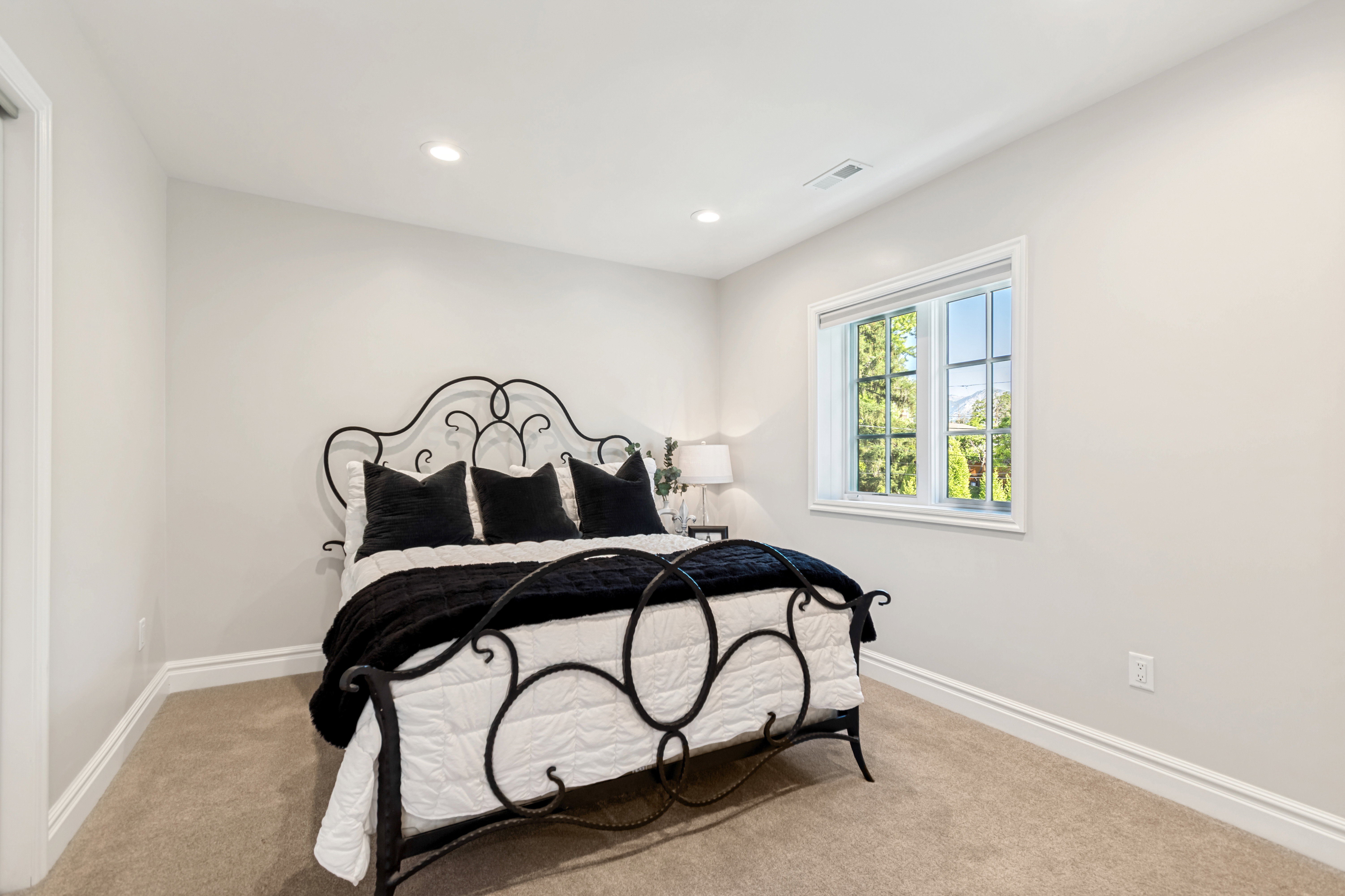 Neutral tone wall paint with recessed lighting, crown molding, and carpeted flooring