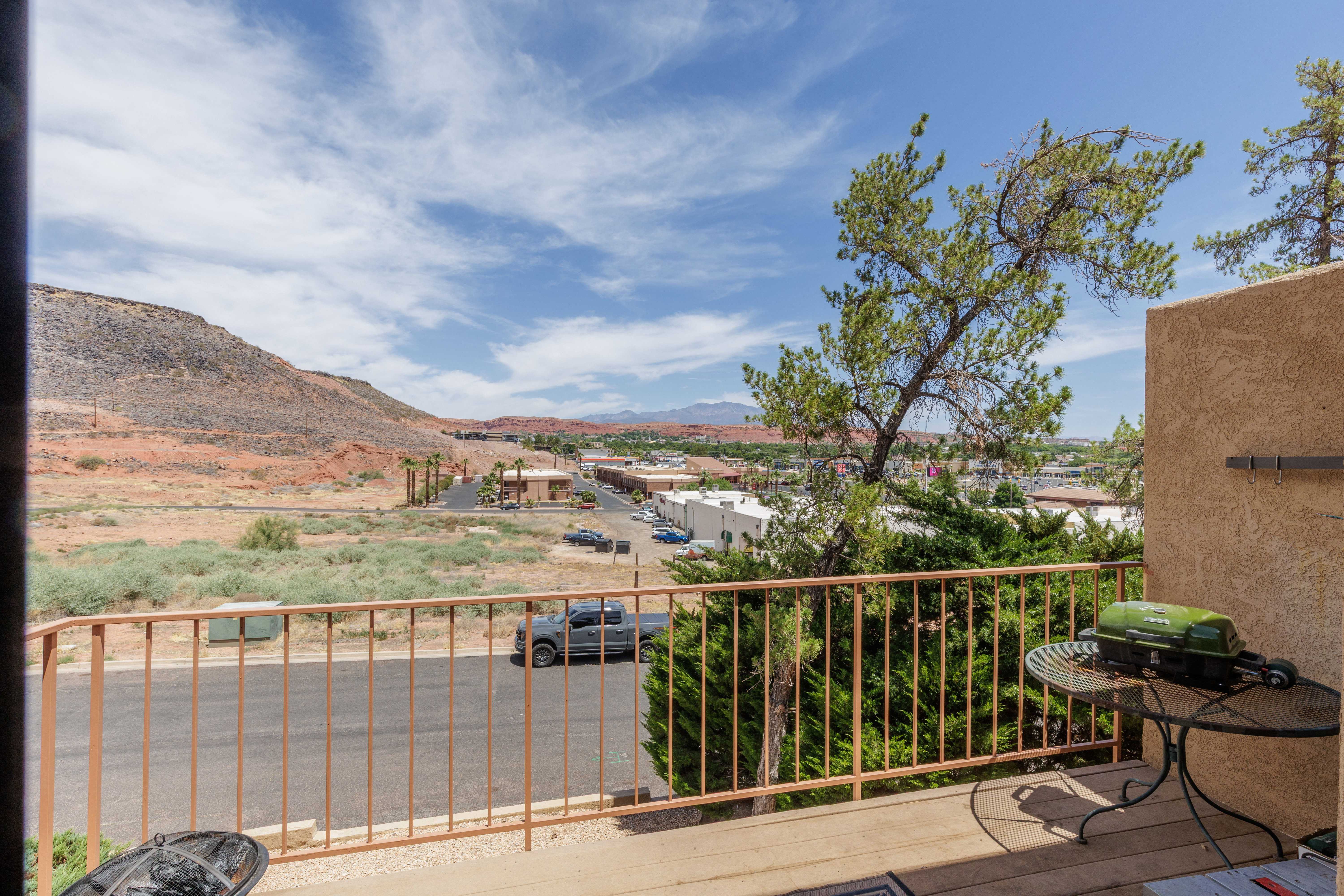 Balcony with view of the open space and mountains