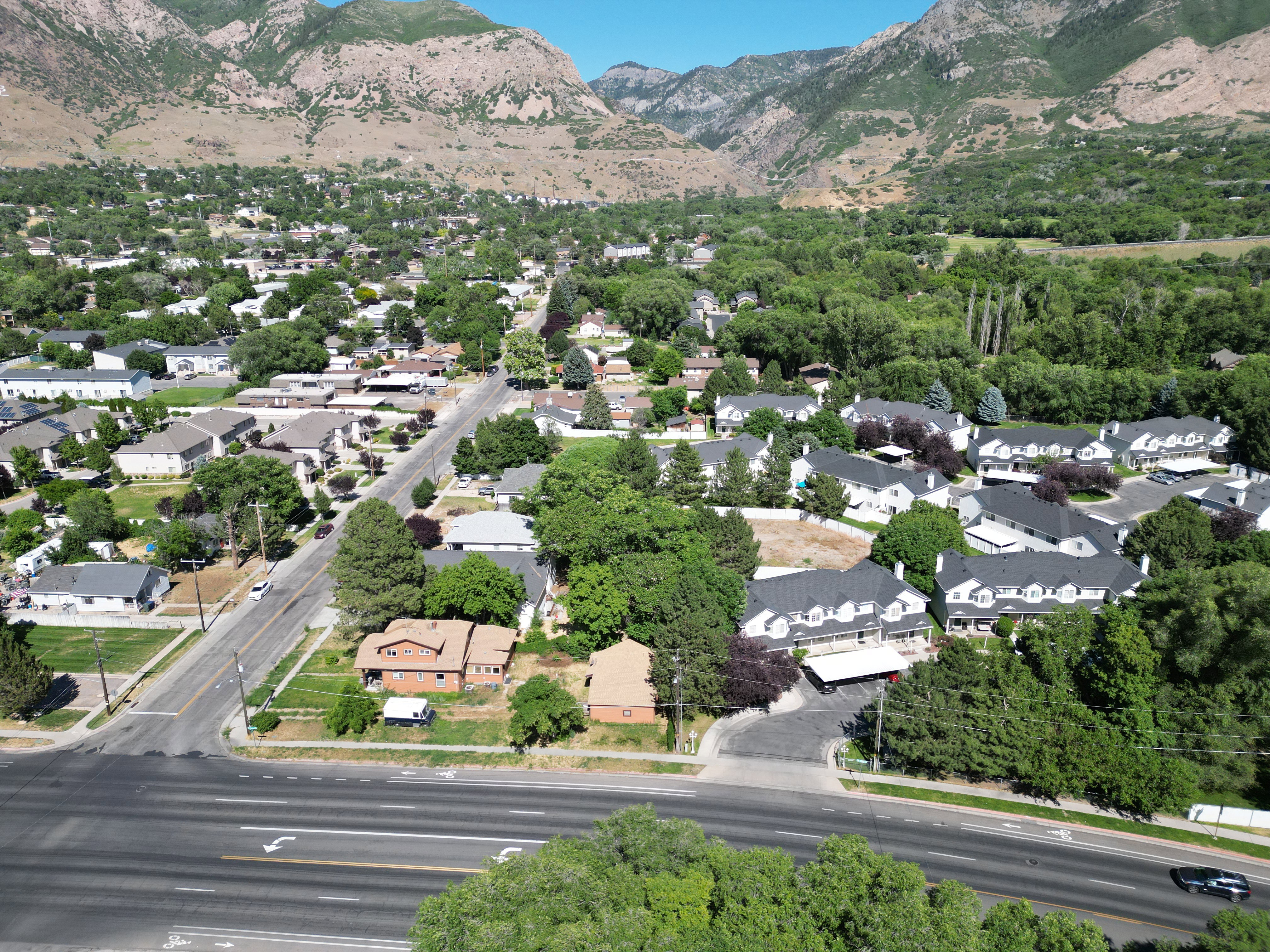 Community setting with paved roads, established homes, abundant mature trees, and mountainous terrain