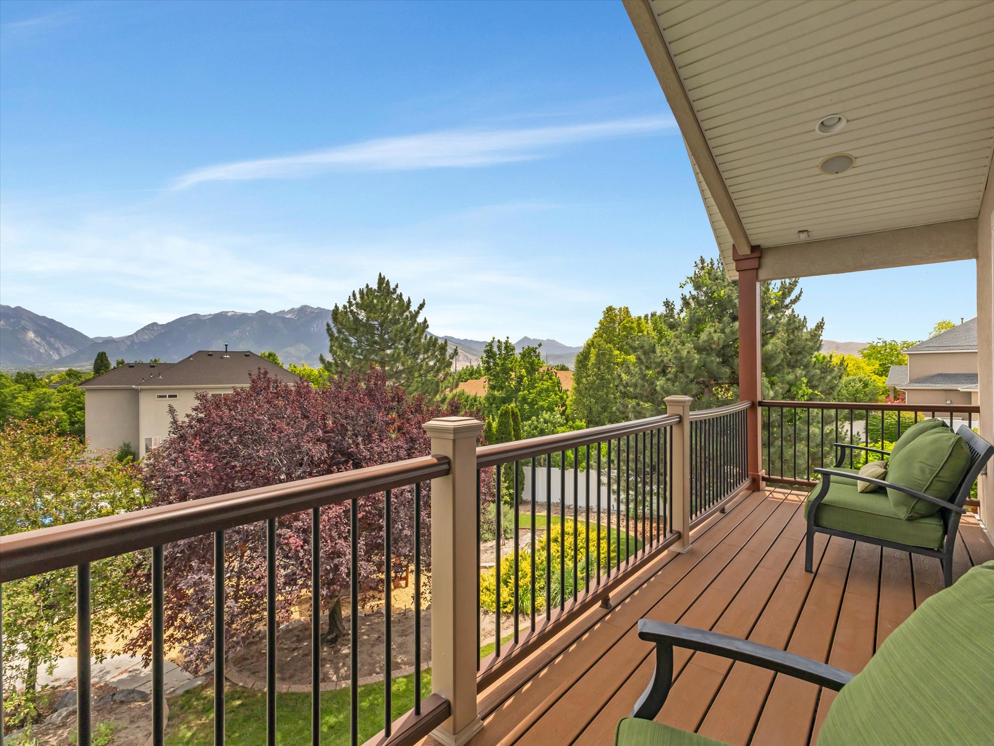 Primary suite private balcony/deck