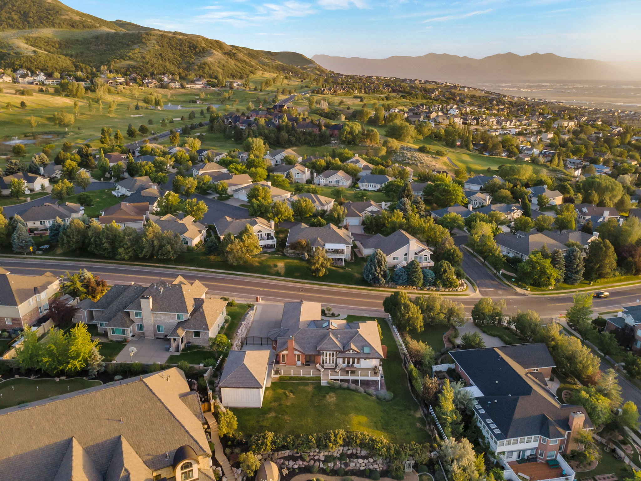 Golf course runs through neighborhood!!