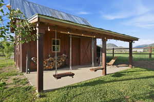 Outdoor structure