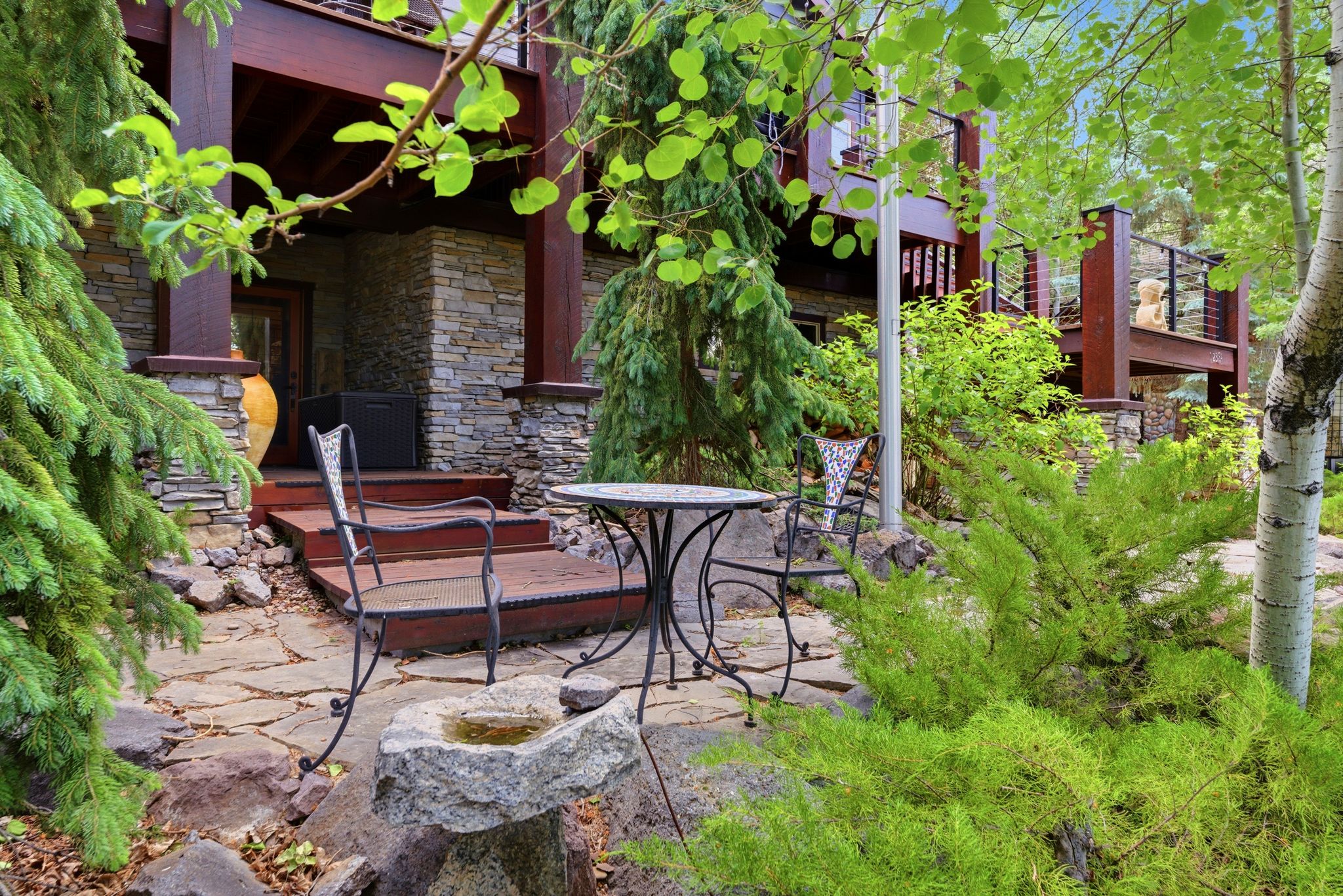 Stone patio with flagstone pavers