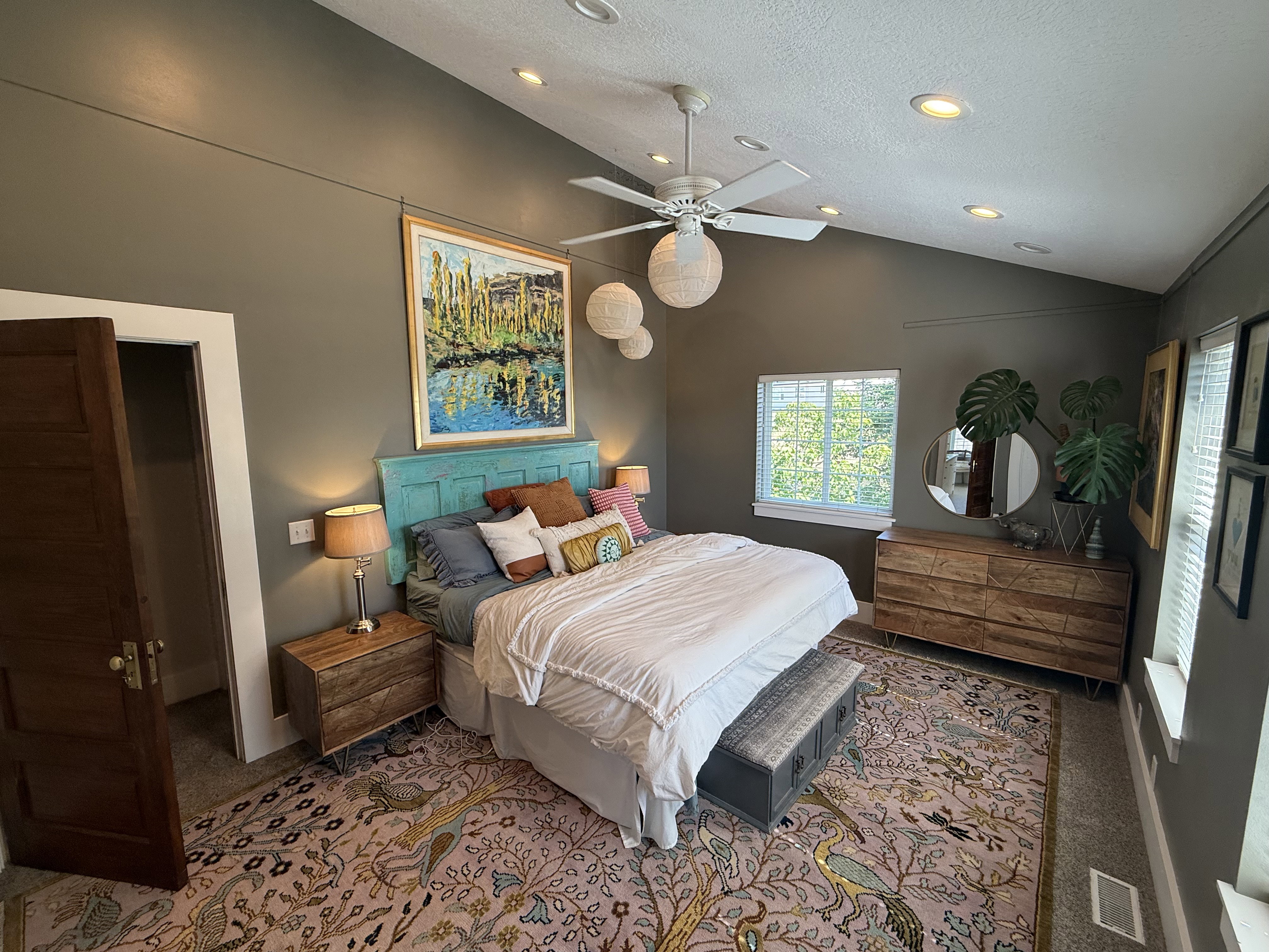 Vaulted ceiling featuring a ceiling fan and recessed lighting