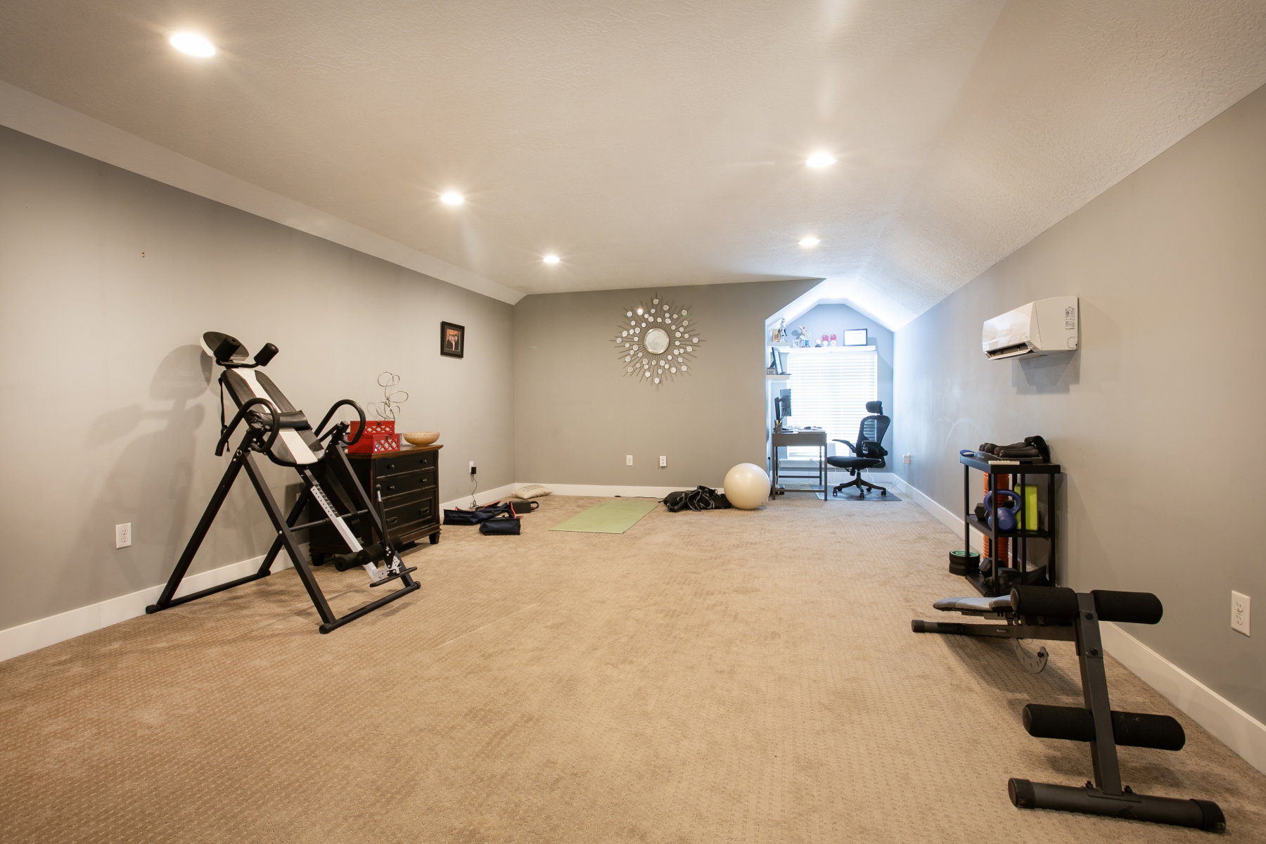 Spacious room featuring neutral carpeting and light gray walls