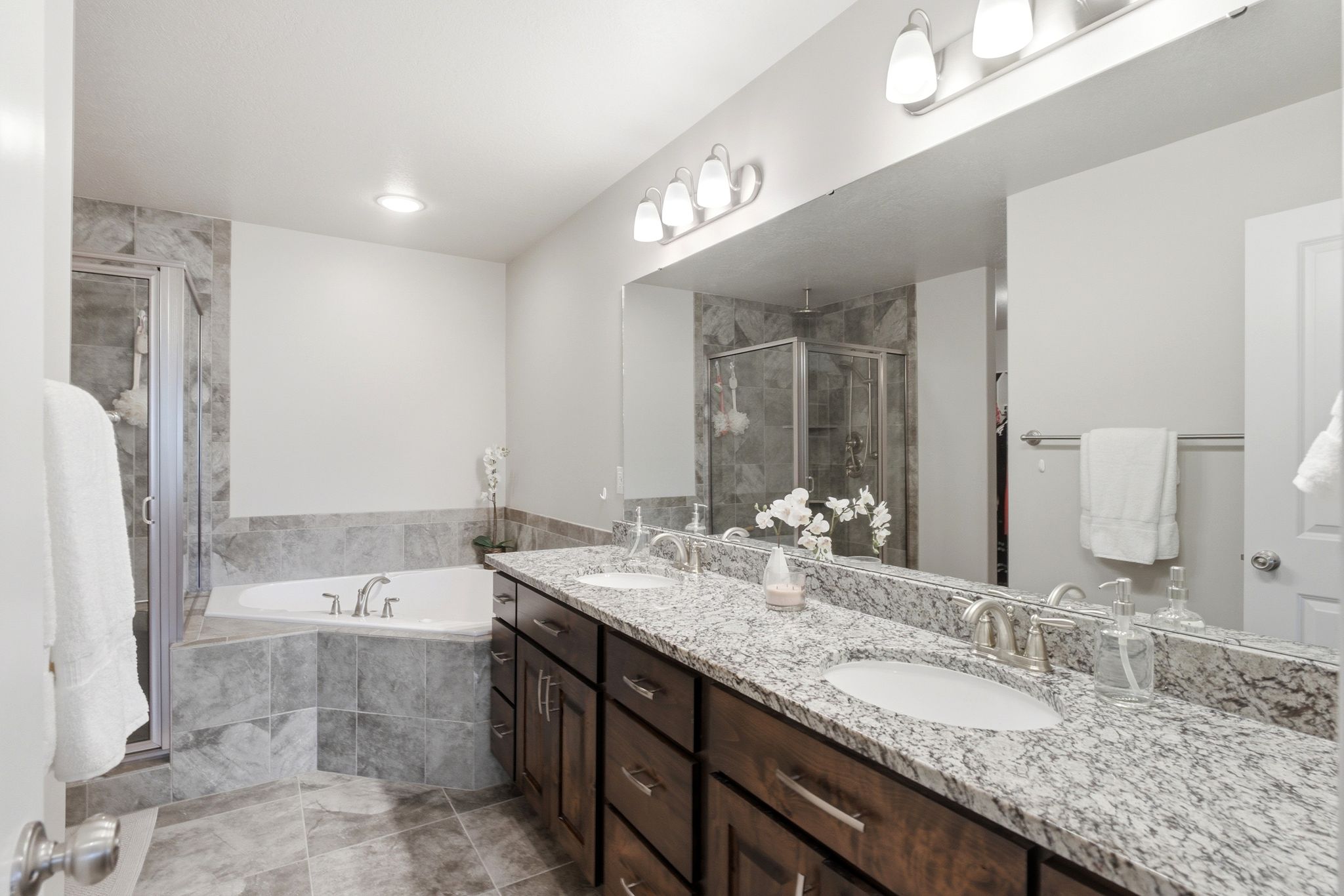 Dual vanity with granite countertops and undermount sinks