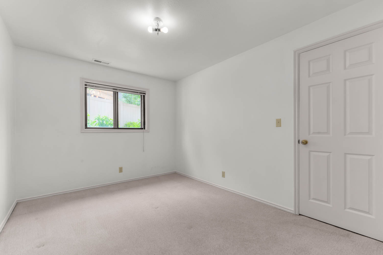 Lower level North bedroom