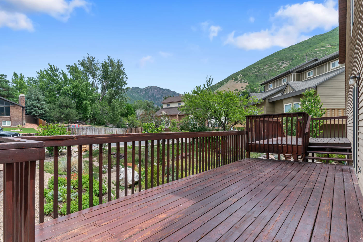 Wraparound deck