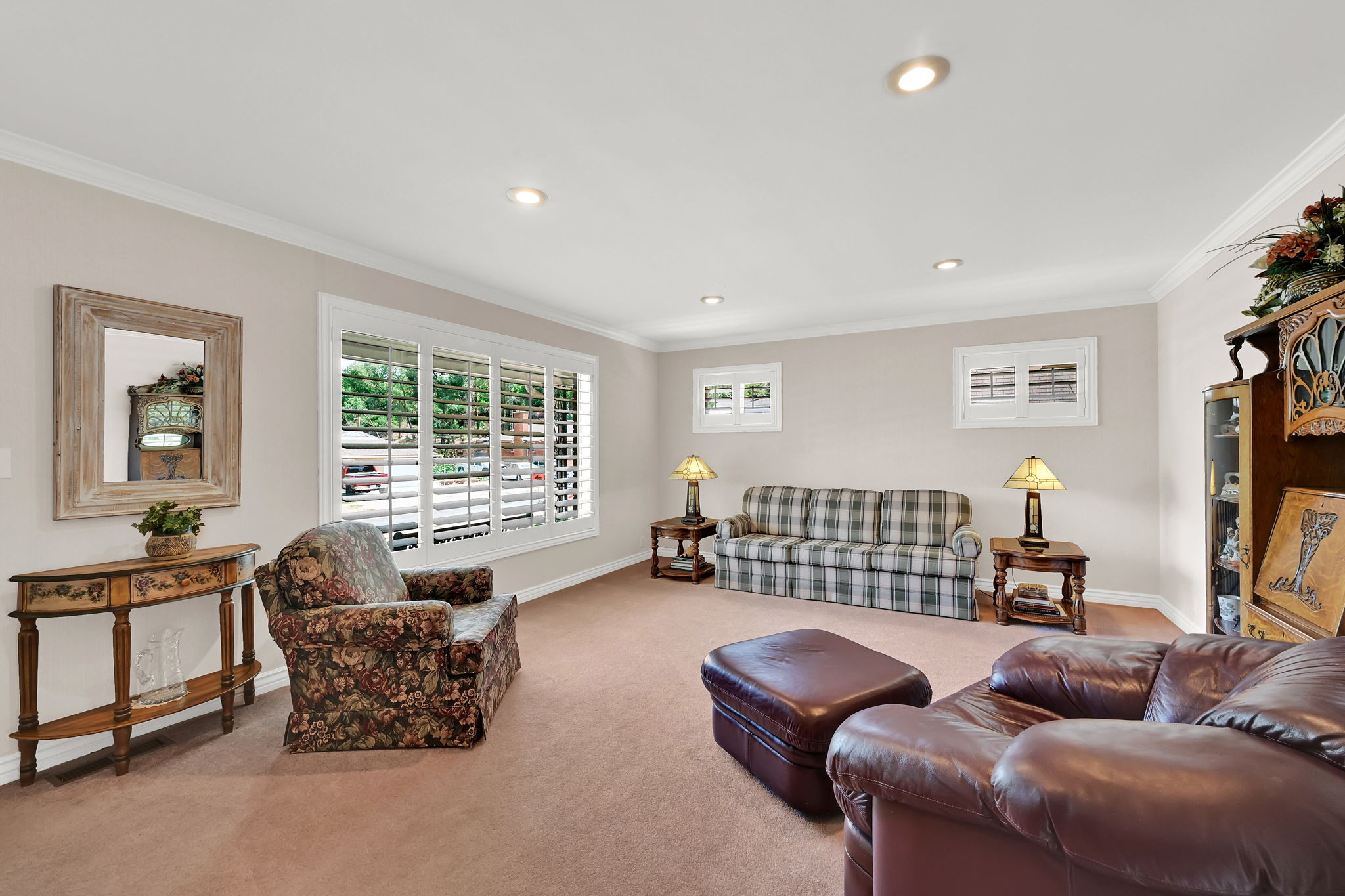 Lots of light, plantation shutters