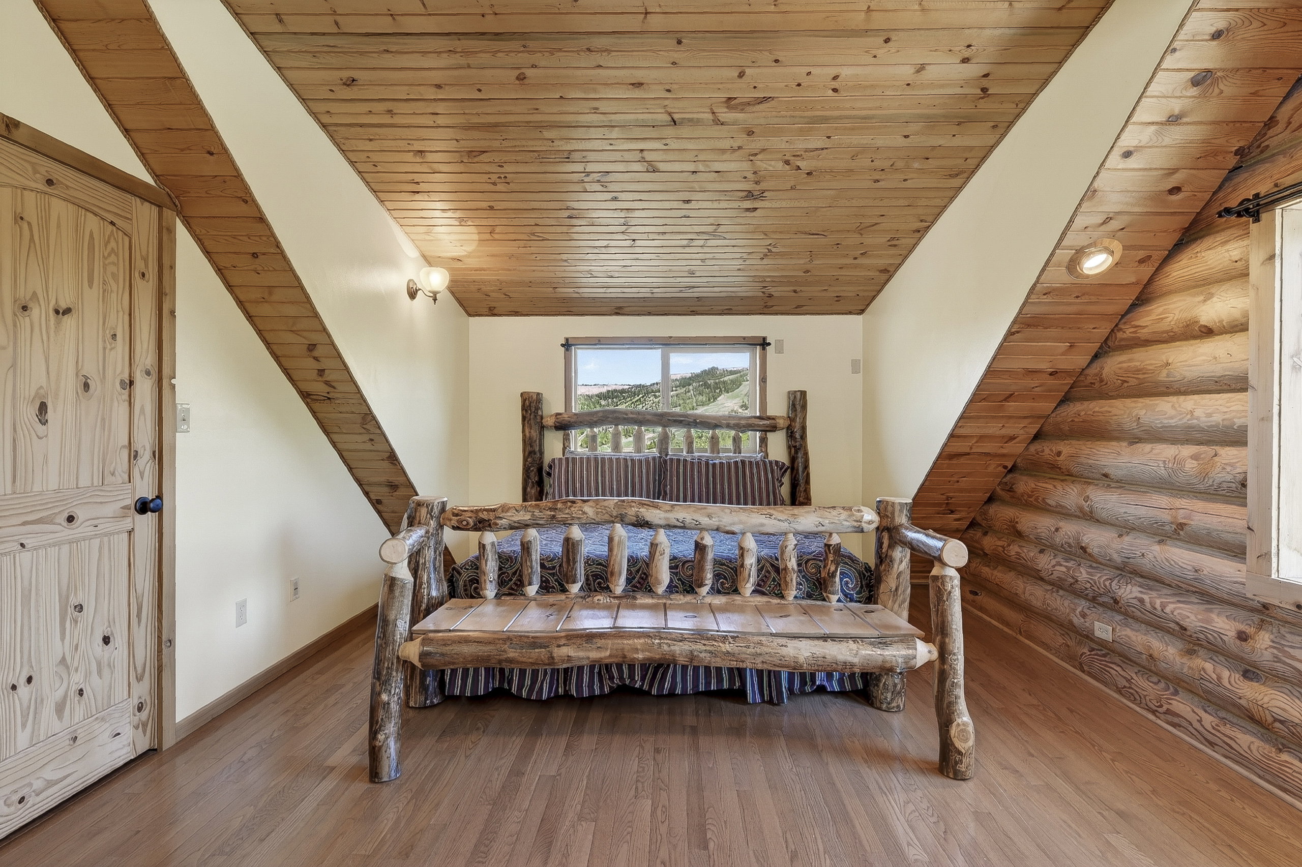 Wood-finish flooring with a slatted wood ceiling
