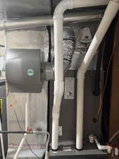 Heating, ventilation, and air conditioning (HVAC) system with a humidifier