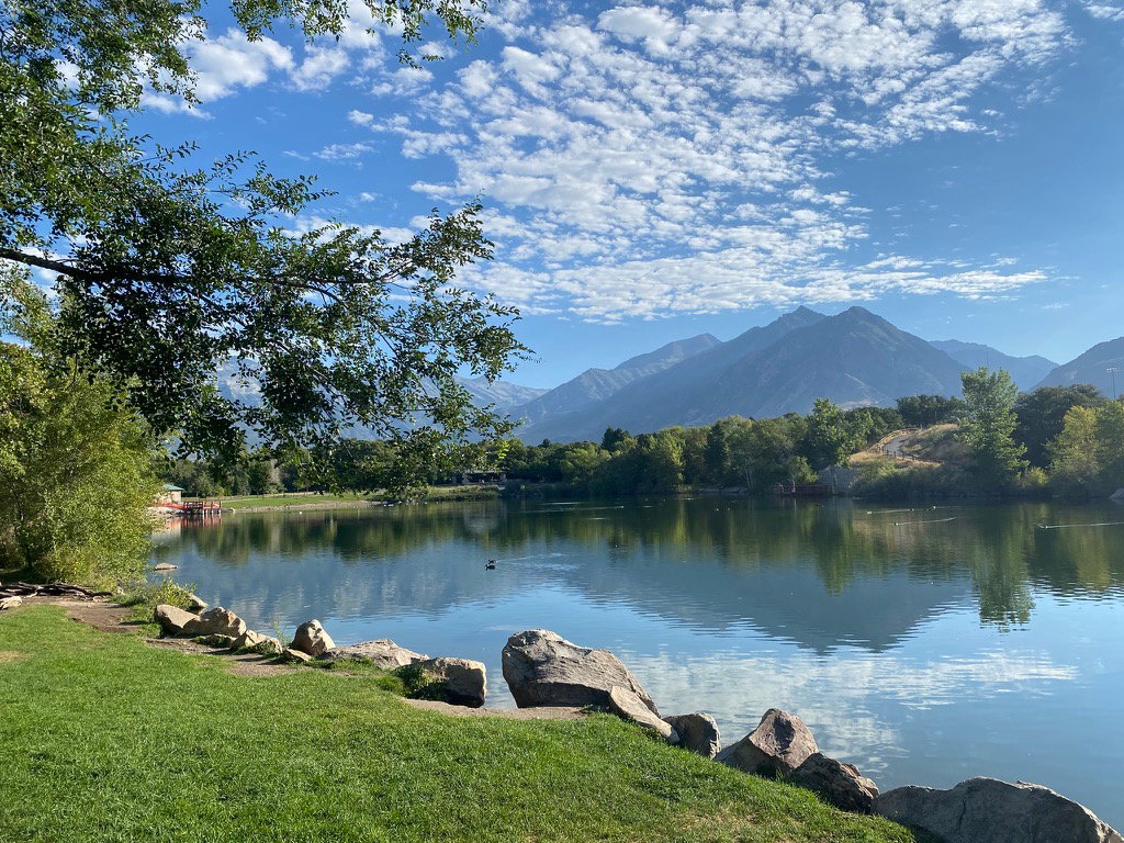 Beautiful trail to Highland Glen Park. Private entrance