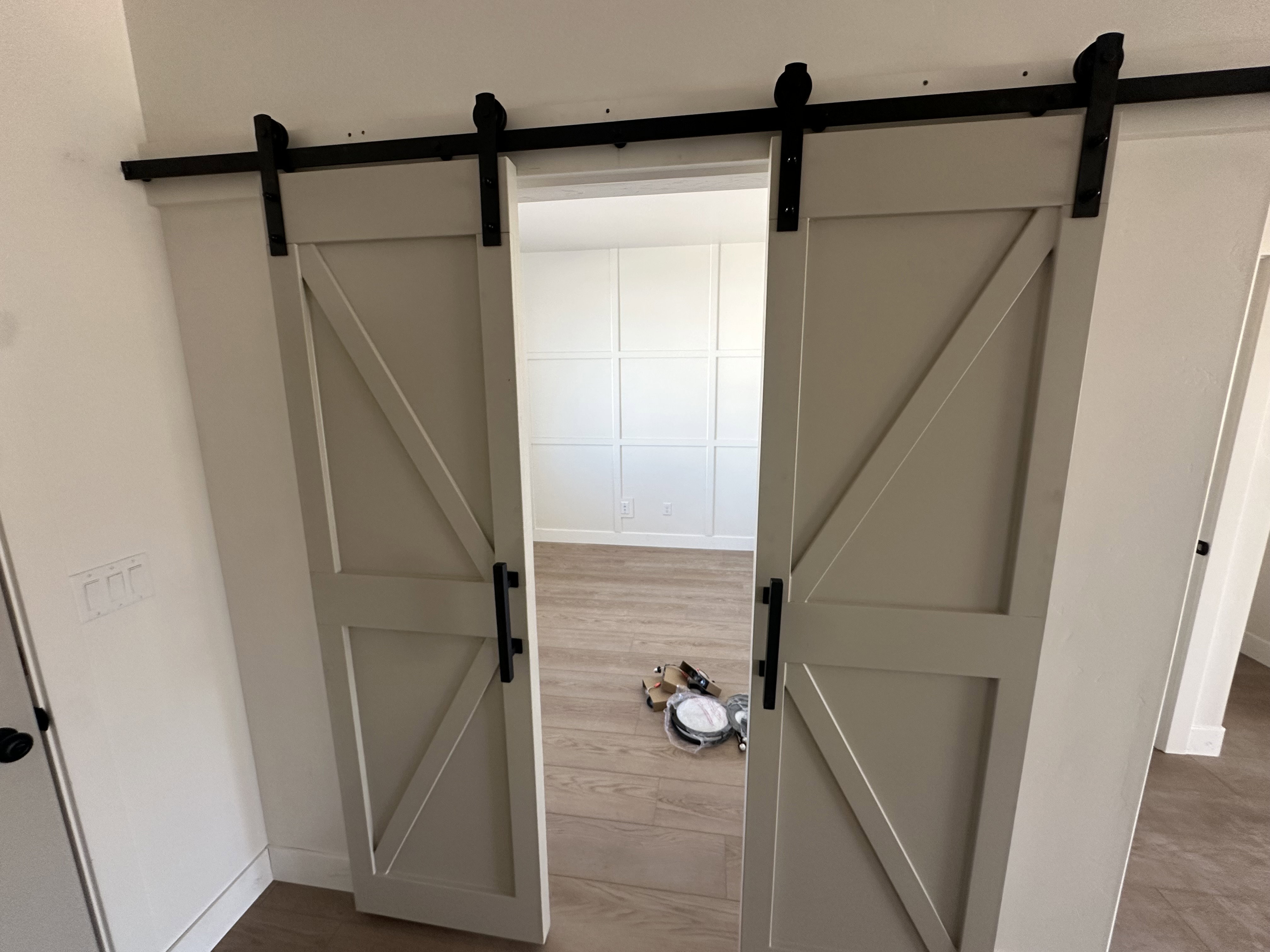 Dual barn doors with matte black hardware